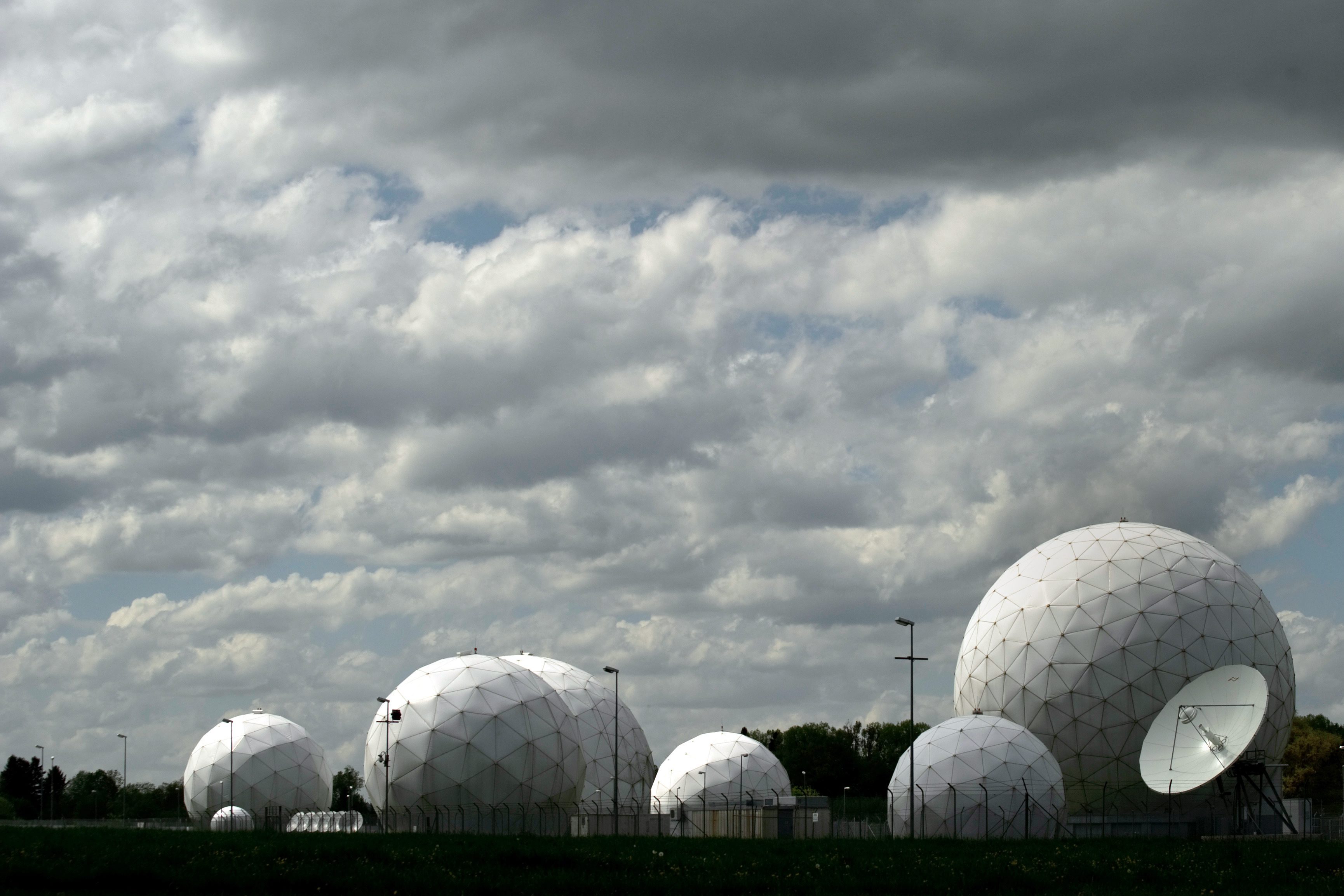 Spiegel: Η Γερμανία κατασκόπευε τα γραφεία της Interpol και στην Ελλάδα