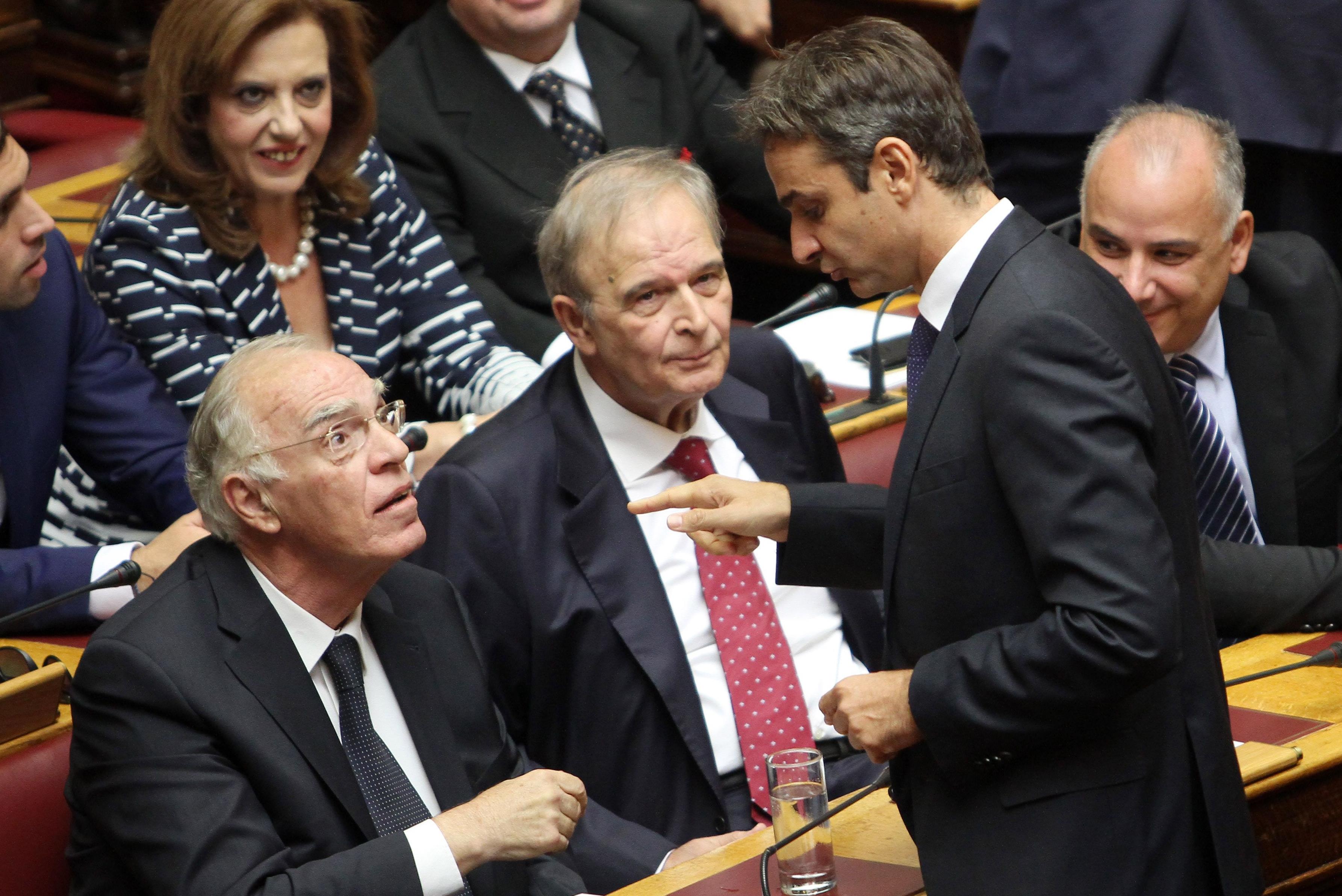 Συνάντηση Μητσοτάκη-Λεβέντη το απόγευμα στη Βουλή