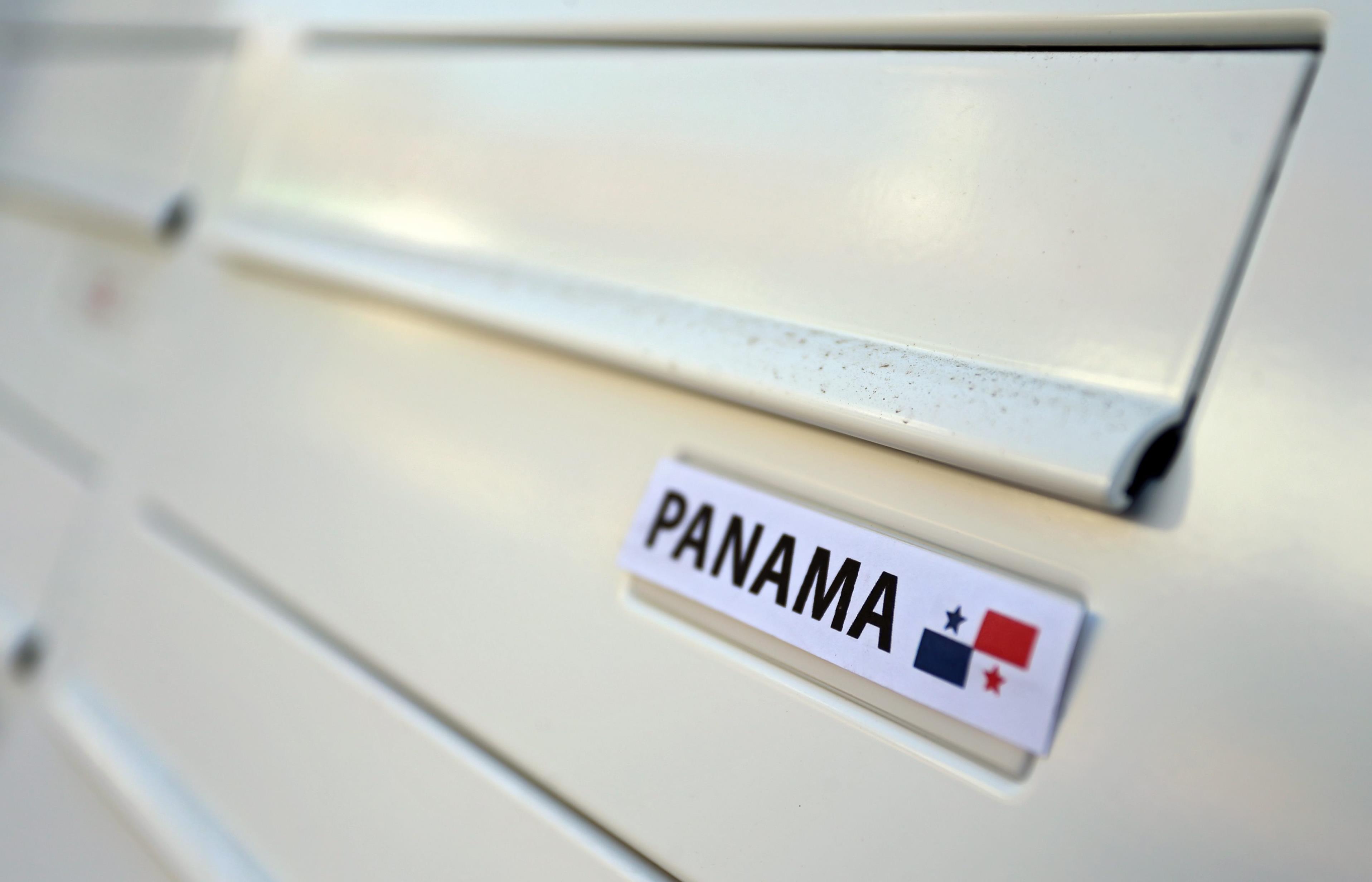 Στοιχεία για λογαριασμούς Ελλήνων στα Panama Papers ζήτησαν οι εισαγγελείς