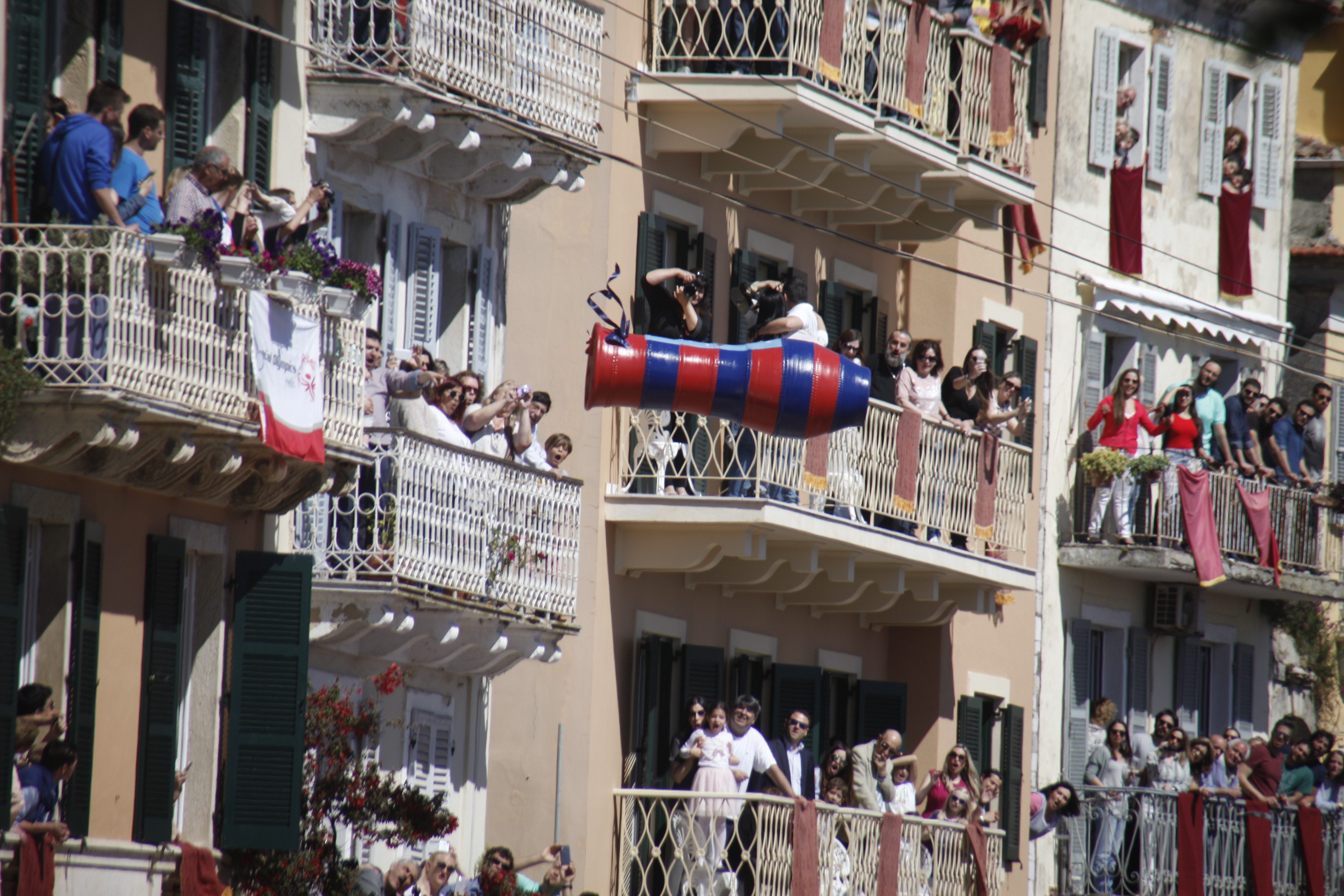 Κέρκυρα: O «σεισμός», η Πρώτη Ανάσταση και οι «μπότηδες»