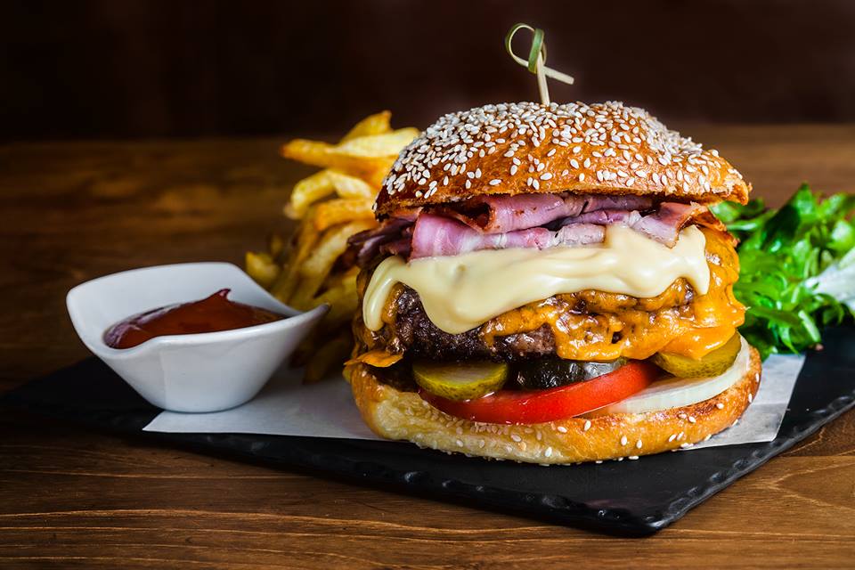 Το Athens Burger Festival άνοιξε τις πόρτες του στην Τεχνόπολη