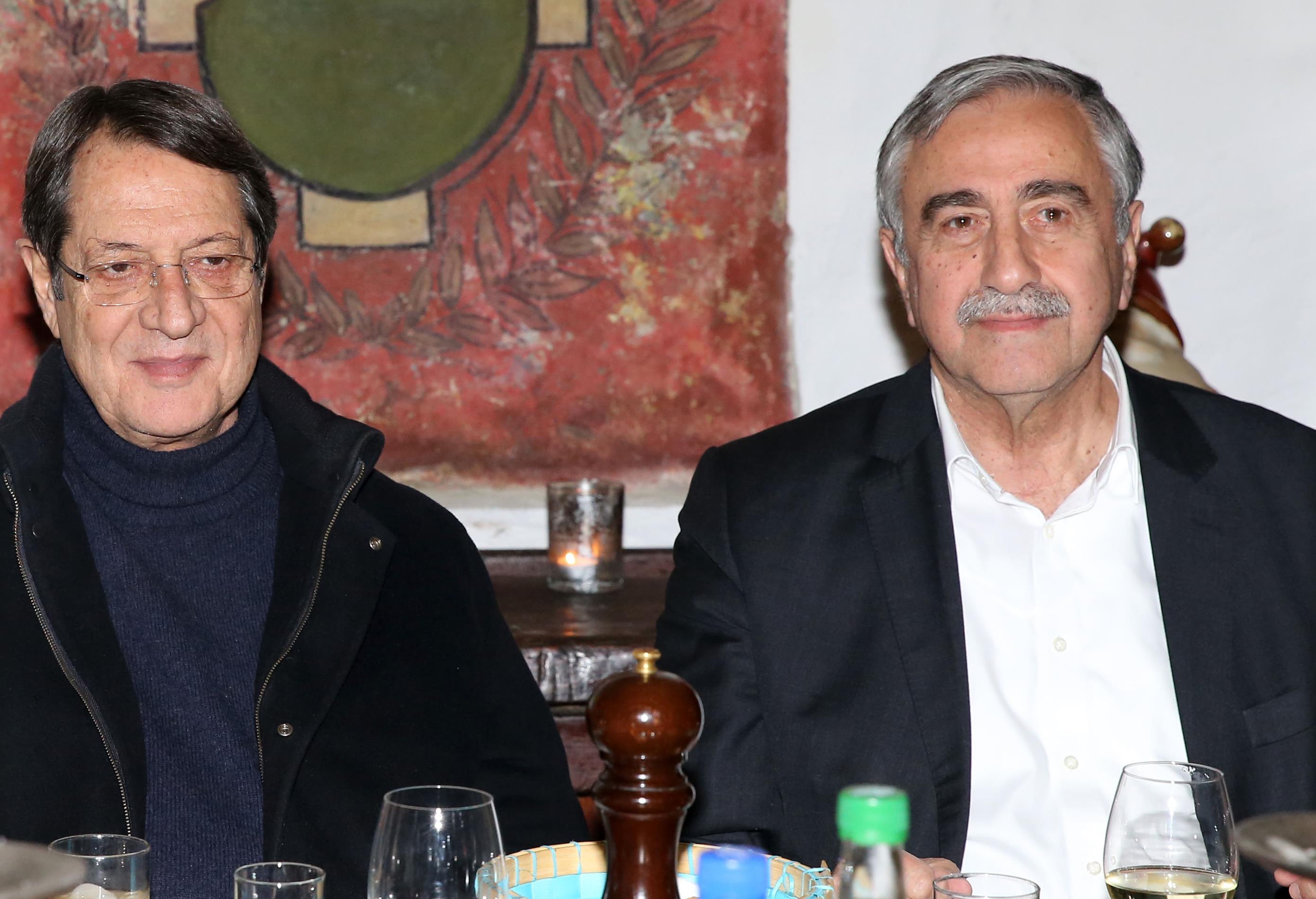 Σε καλό κλίμα, αλλά χωρίς συμφωνία το δείπνο Αναστασιάδη-Ακιντζί