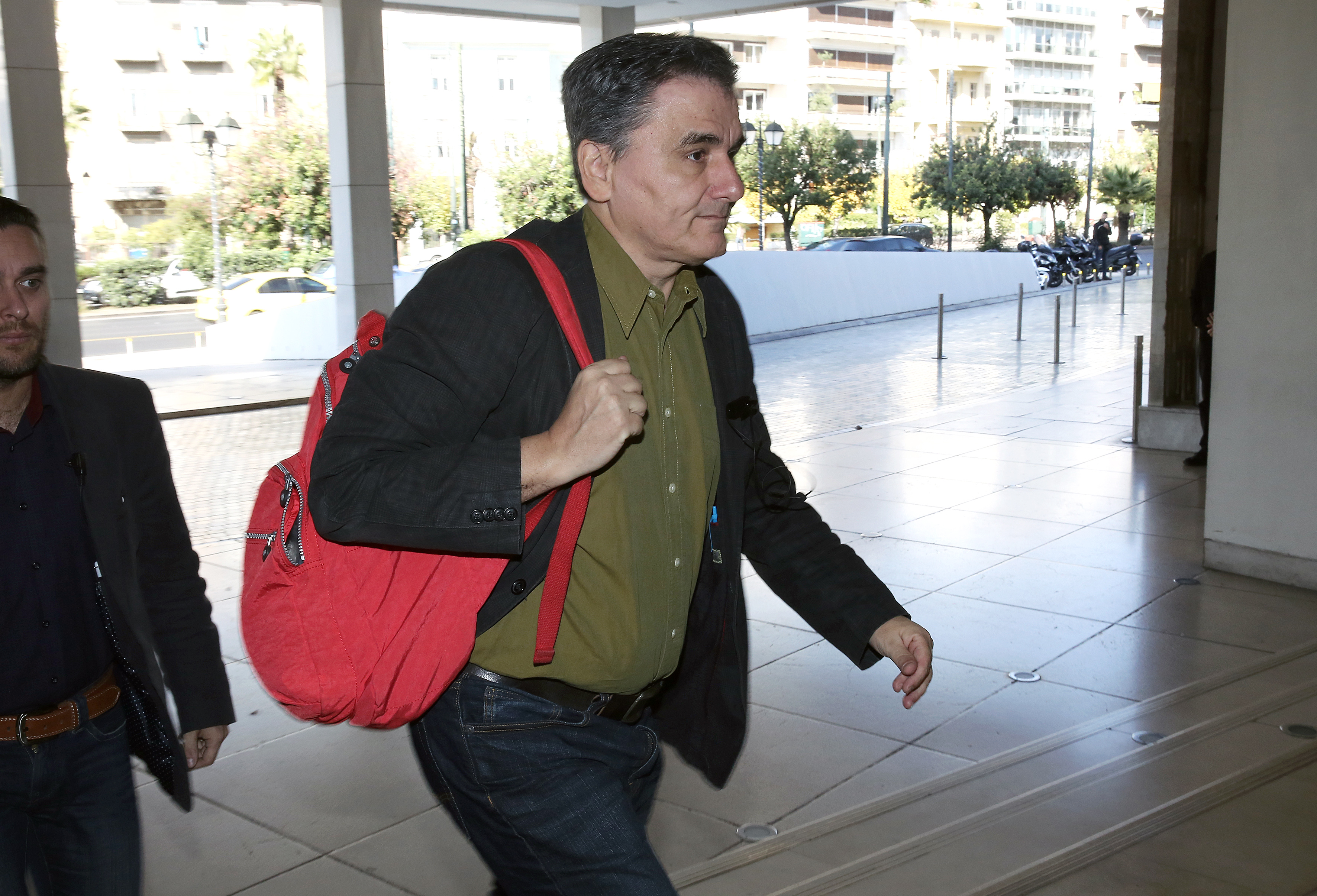 Κυβέρνηση: Στόχος να κλείσουν όλα έως την Κυριακή