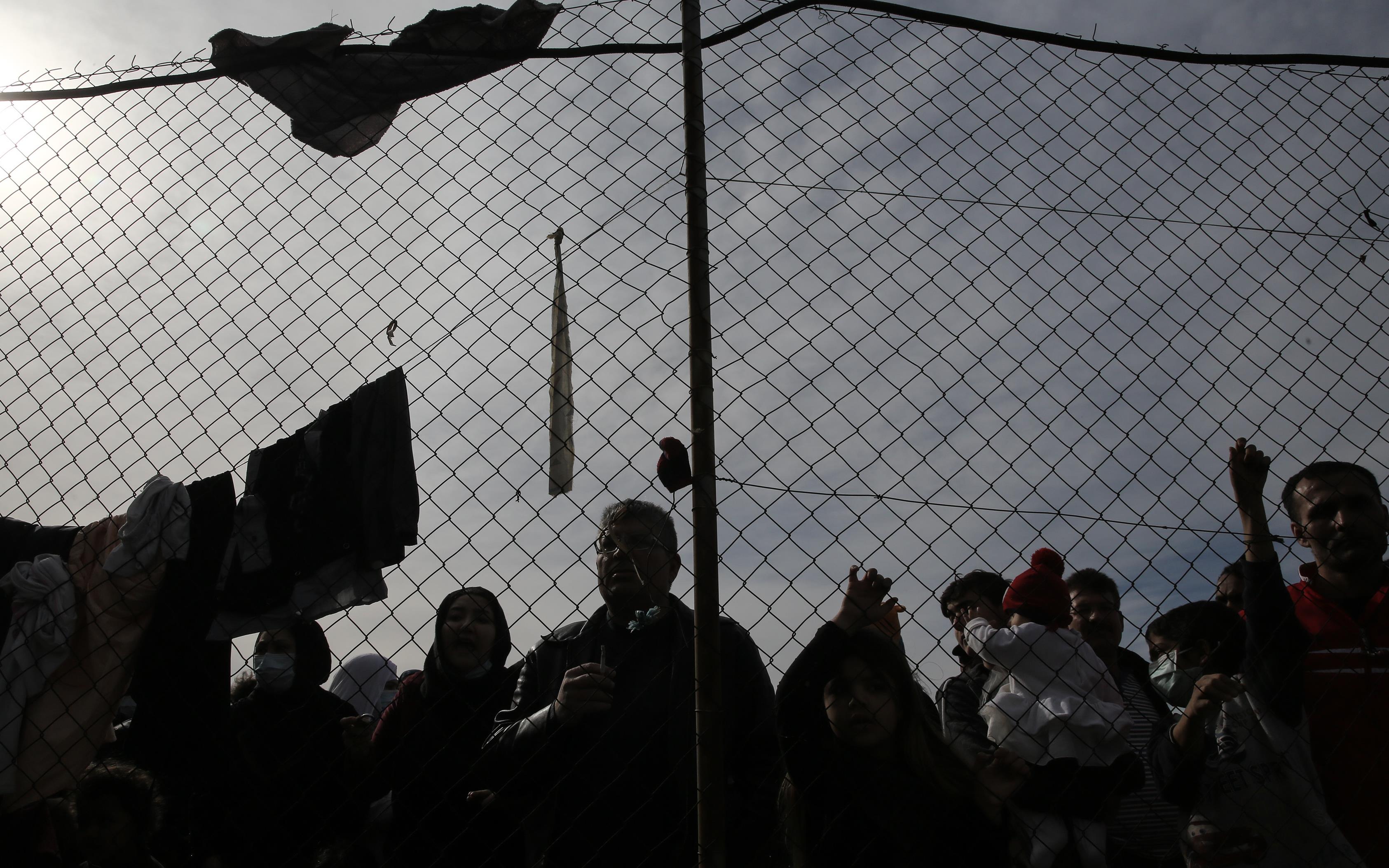 Εταιρεία ανέλαβε να βάλει τάξη στις αιτήσεις ασύλου, αλλά έμπλεξαν οι γραμμές