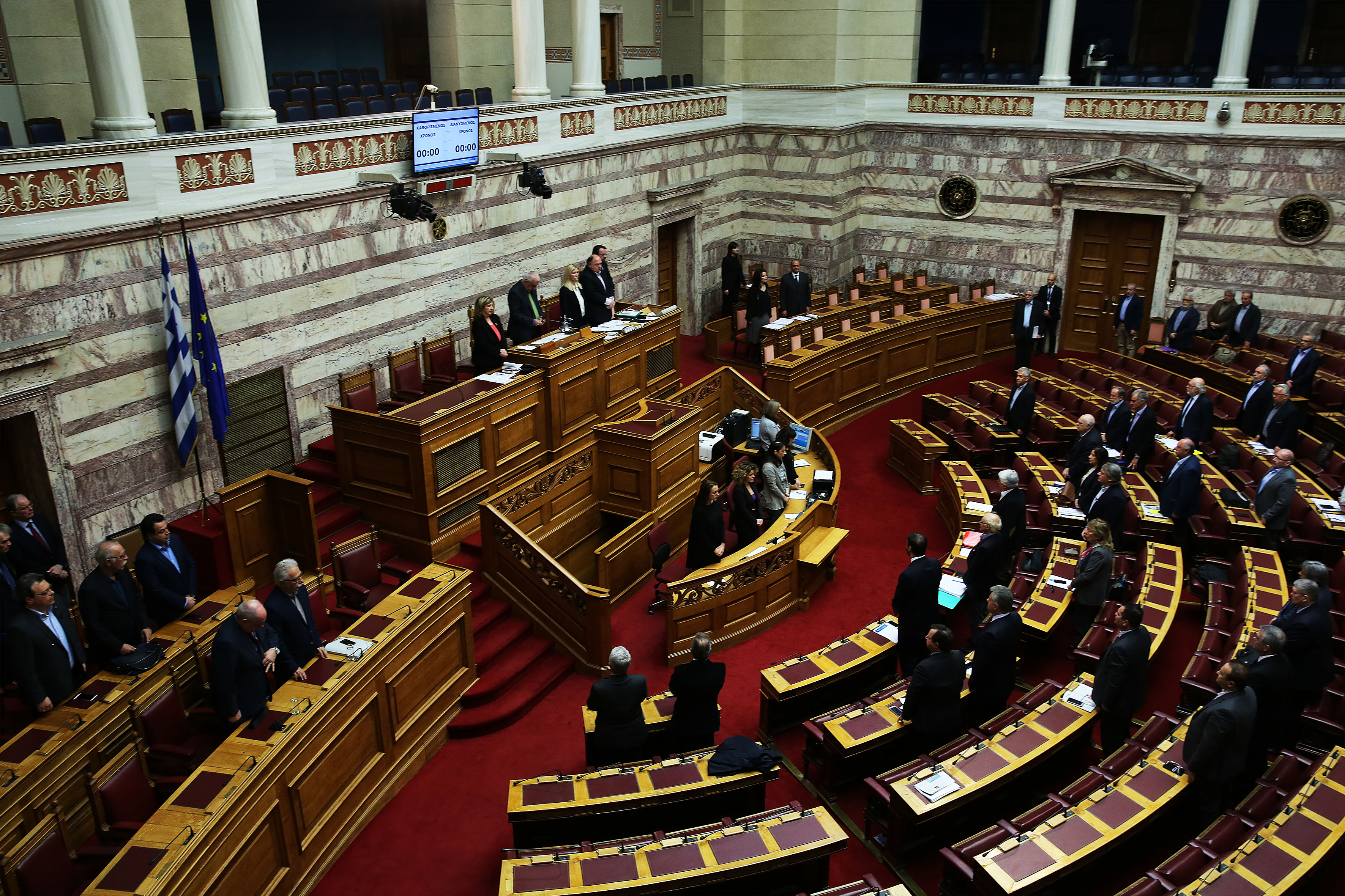 Βουλή: Θερμός διάλογος βουλευτή του ΚΚΕ με επίτροπο της ΕΕ