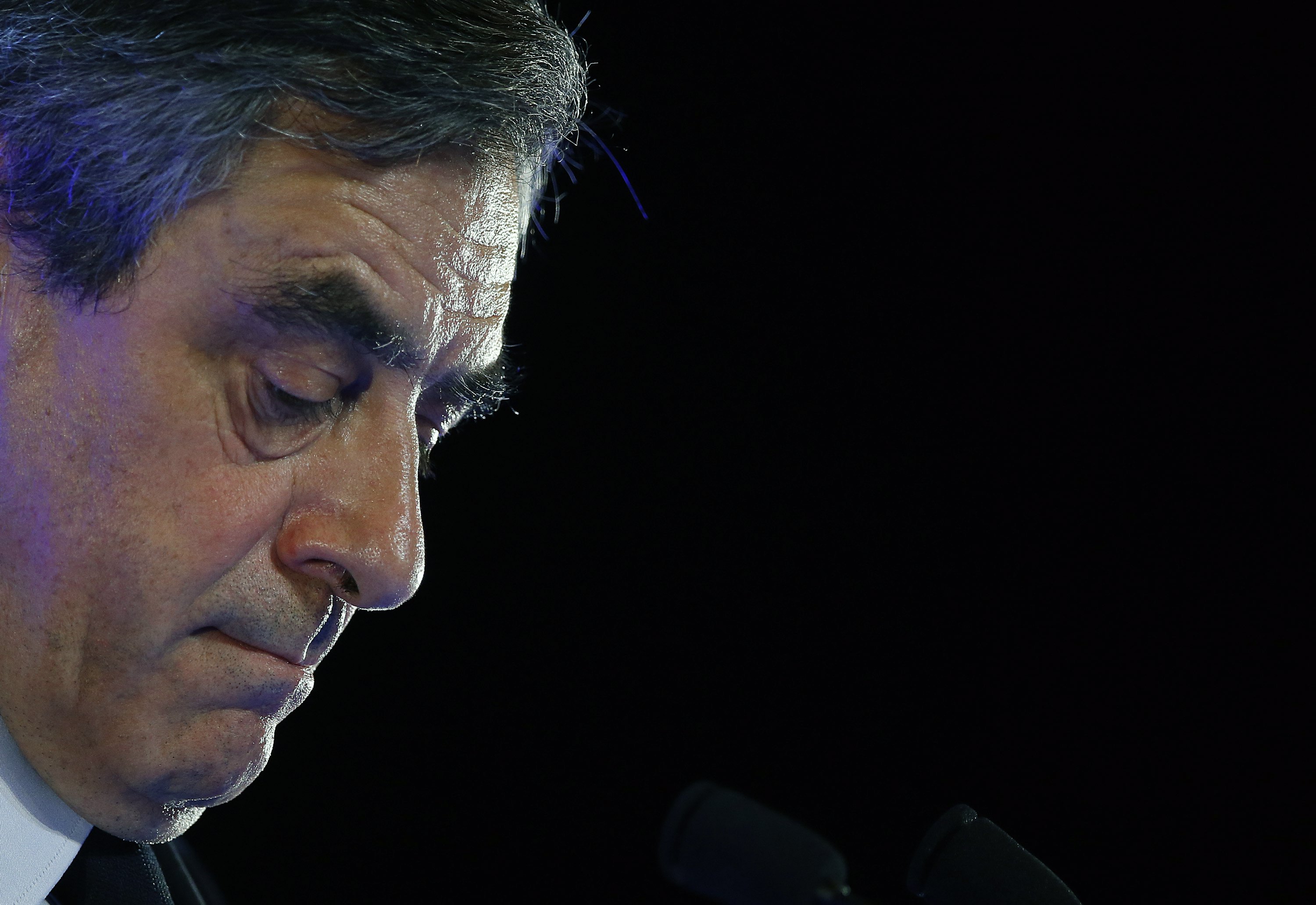 Γαλλία: Απώλειες για Μακρόν και Λεπέν, άνοδος για Φιγιόν σε δημοσκόπηση