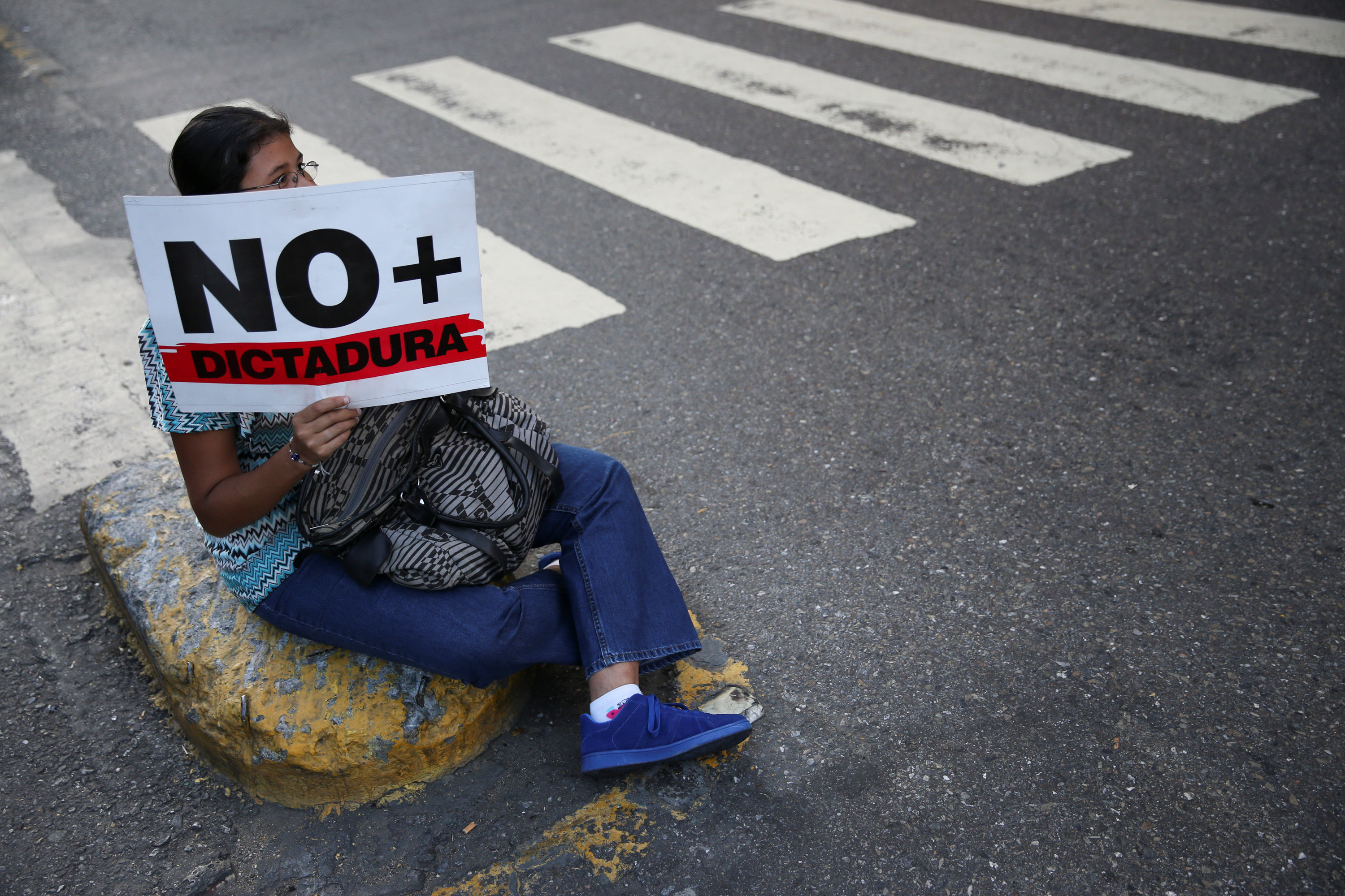 Βενεζουέλα: Ανακλήθηκε η δικαστική απόφαση για το λουκέτο στη Βουλή