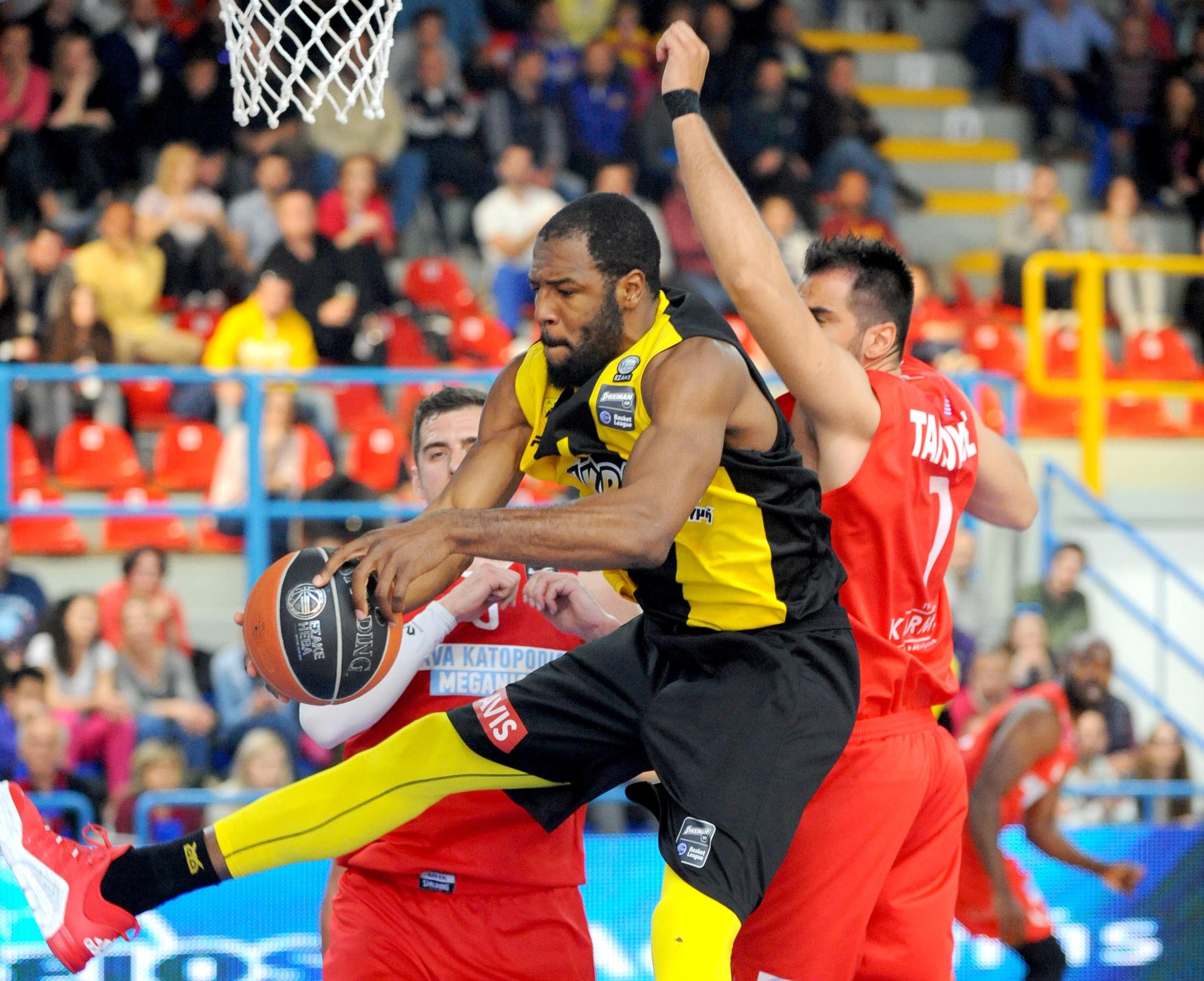 Αδιάφοροι, αλλά η ΑΕΚ πήρε στο τέλος το ντέρμπι της Λευκάδας