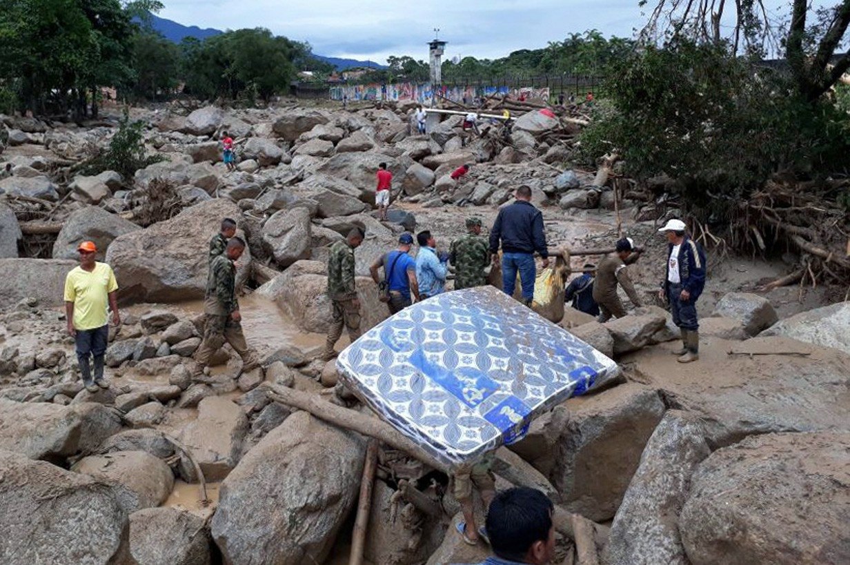 Δεκάδες νεκροί από ποταμούς λάσπης στην Κολομβία