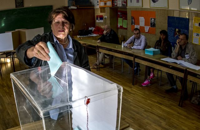 Σερβία: Νίκη Βούτσιτς στις προεδρικές εκλογές δείχνουν τα exit polls
