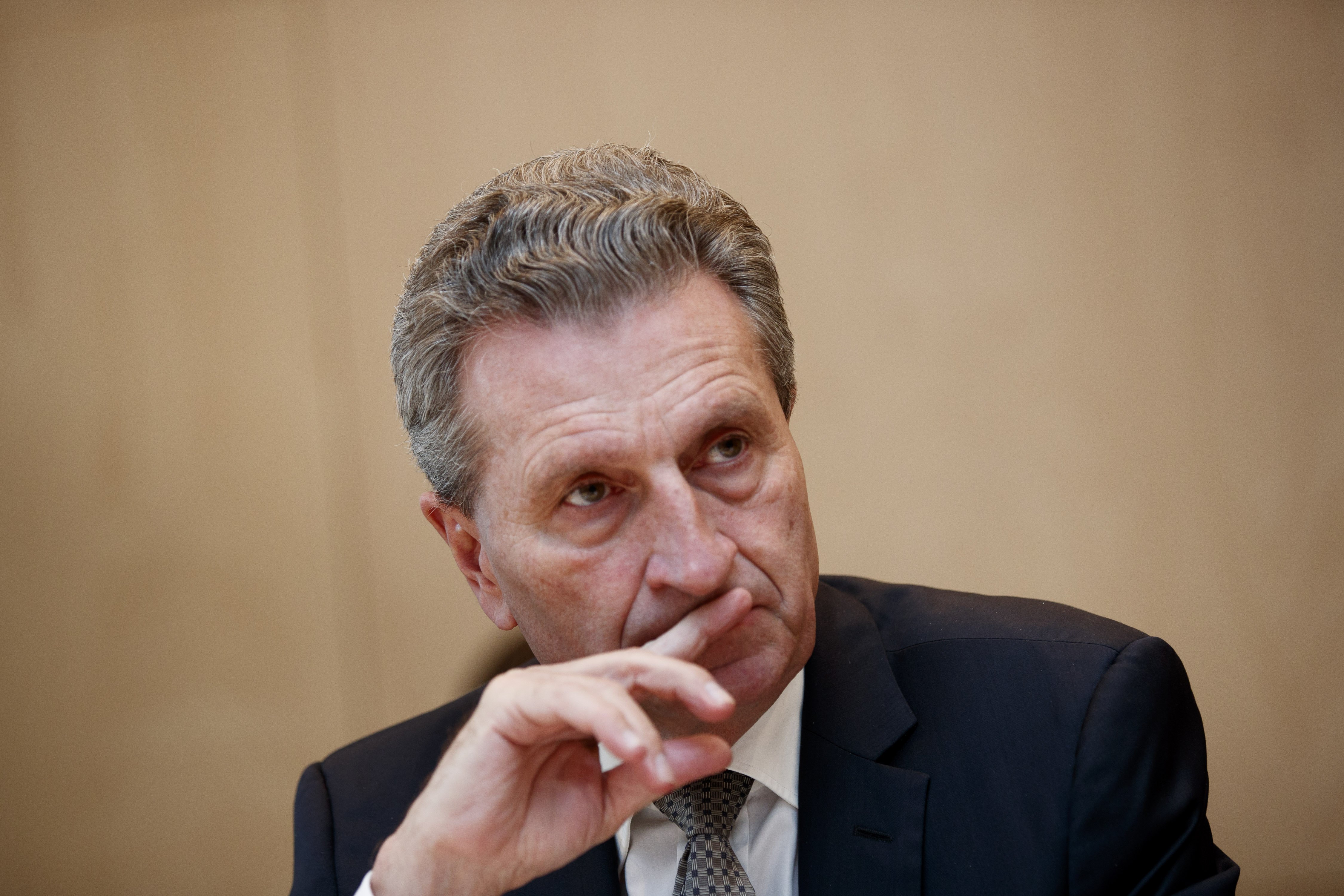 Έτινγκερ: «Αυταρχικοί τραμπούκοι» οι Τραμπ, Πούτιν, Ερντογάν