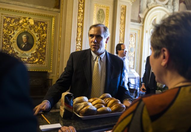 Αμερικανός γερουσιαστής σε ρόλο Φιντέλ: Μιλούσε επί 14 ώρες