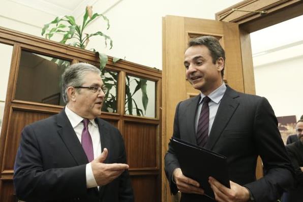 Τι είπε και, κυρίως, τι έδωσε στον Δ.Κουτσούμπα ο Κυρ.Μητσοτάκης