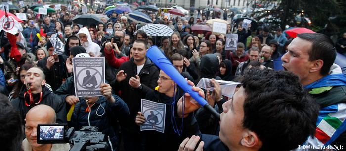 Στους δρόμους οι Σέρβοι κατά του Βούτσιτς