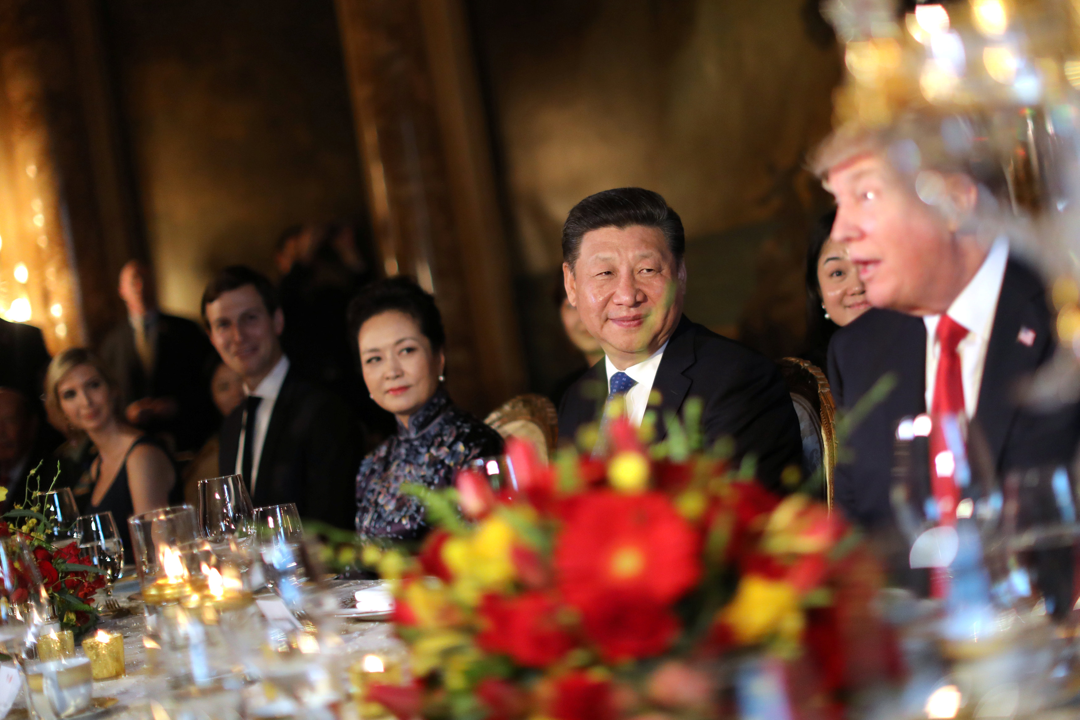 Με χαμόγελα ξεκίνησε η πρώτη συνάντηση κορυφής ΗΠΑ-Κίνας