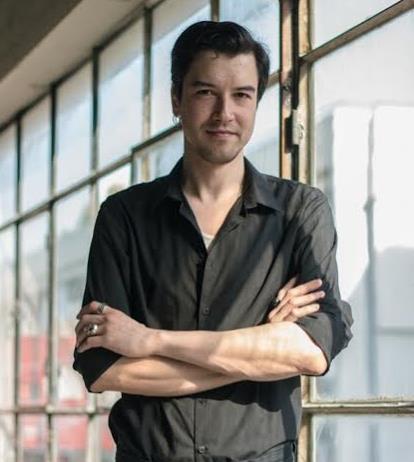 Θάνος Παπακωνσταντίνου: Η μεταμόρφωση μιας γυναίκας σε μυθικό τέρας