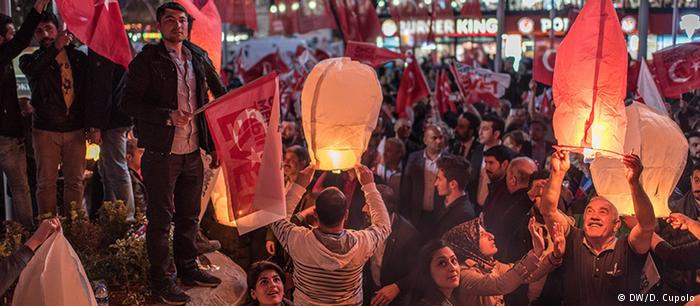 Κορυφώνεται η μάχη για το τουρκικό δημοψήφισμα