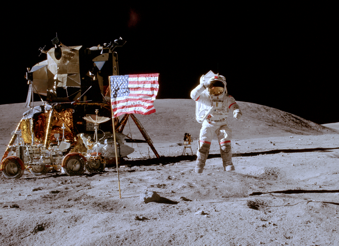 Οι αμερικανικές σημαίες στη Σελήνη στέκουν ακόμα αλλά ξέβαψαν