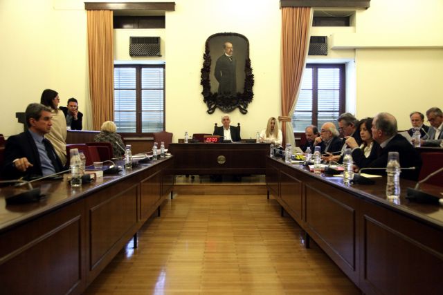 Στους λογαριασμούς Παπαντωνίου εστιάζει η έρευνα της Προανακριτικής