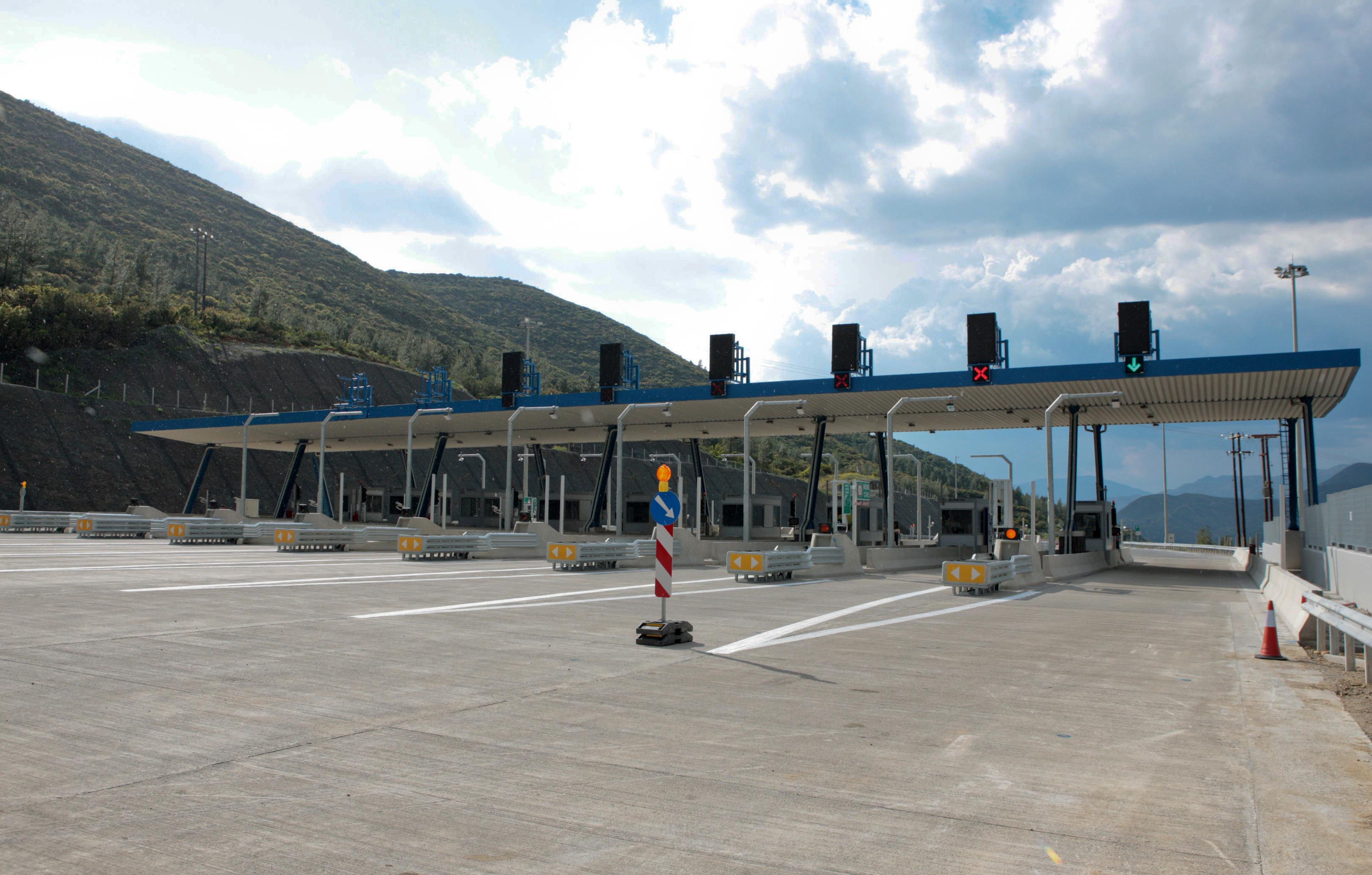 «Δεν πληρώνω» στην Ιόνια Οδό με τρελή κούρσα στα διόδια