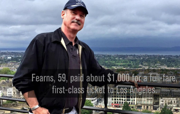 Η United φέρεται να είχε απειλήσει με χειροπέδες άλλον επιβάτη