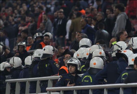 Ποινή τεσσάρων αγωνιστικών χωρίς κόσμο στον Ολυμπιακό και πρόστιμο