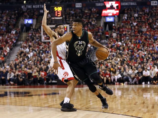 Μεγάλη νίκη των Μπακς του Αντετοκούνμπο και break στα πλέι οφ