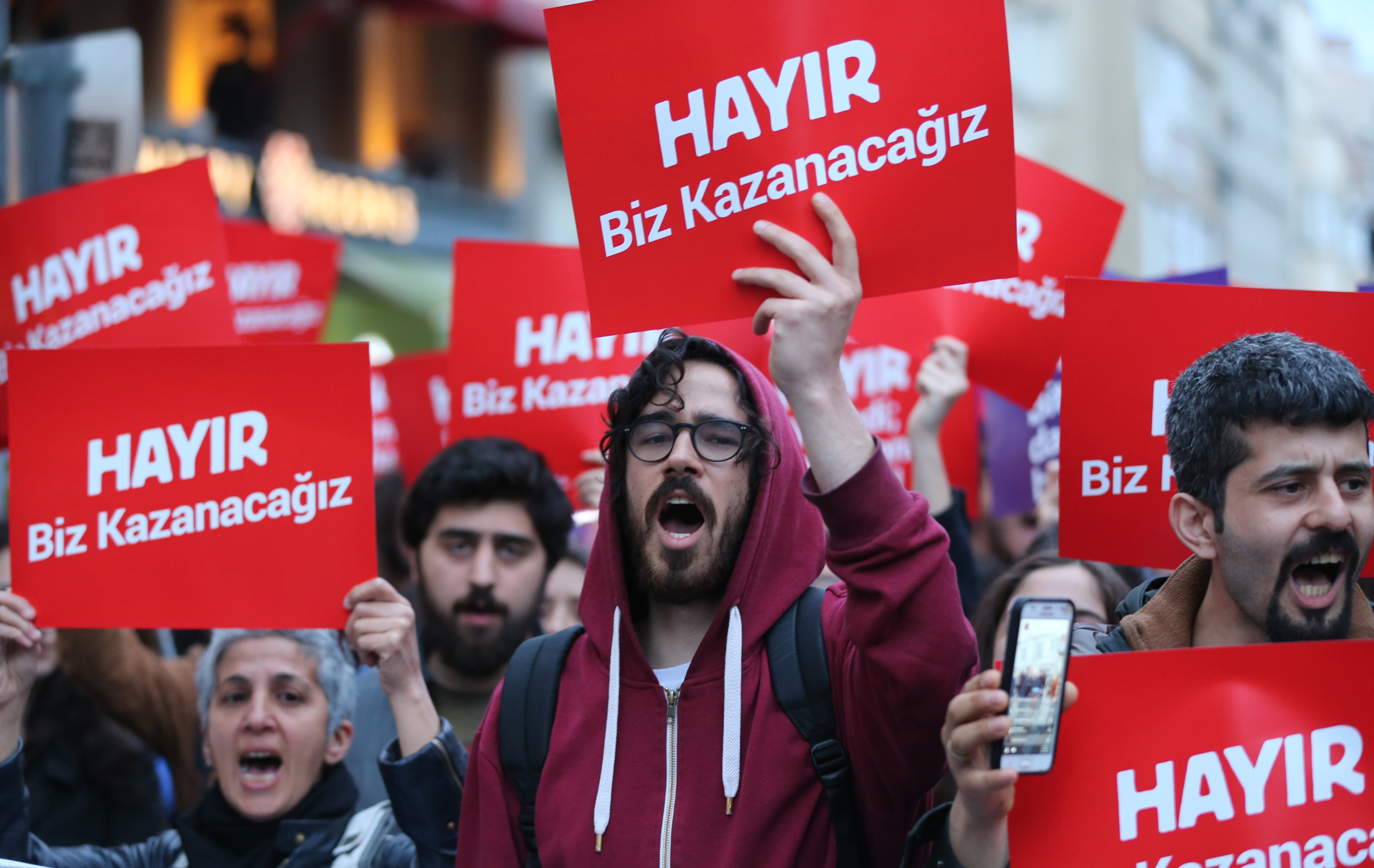 Ακύρωση του αποτελέσματος του δημοψηφίσματος ζήτησε επισήμως το CHP