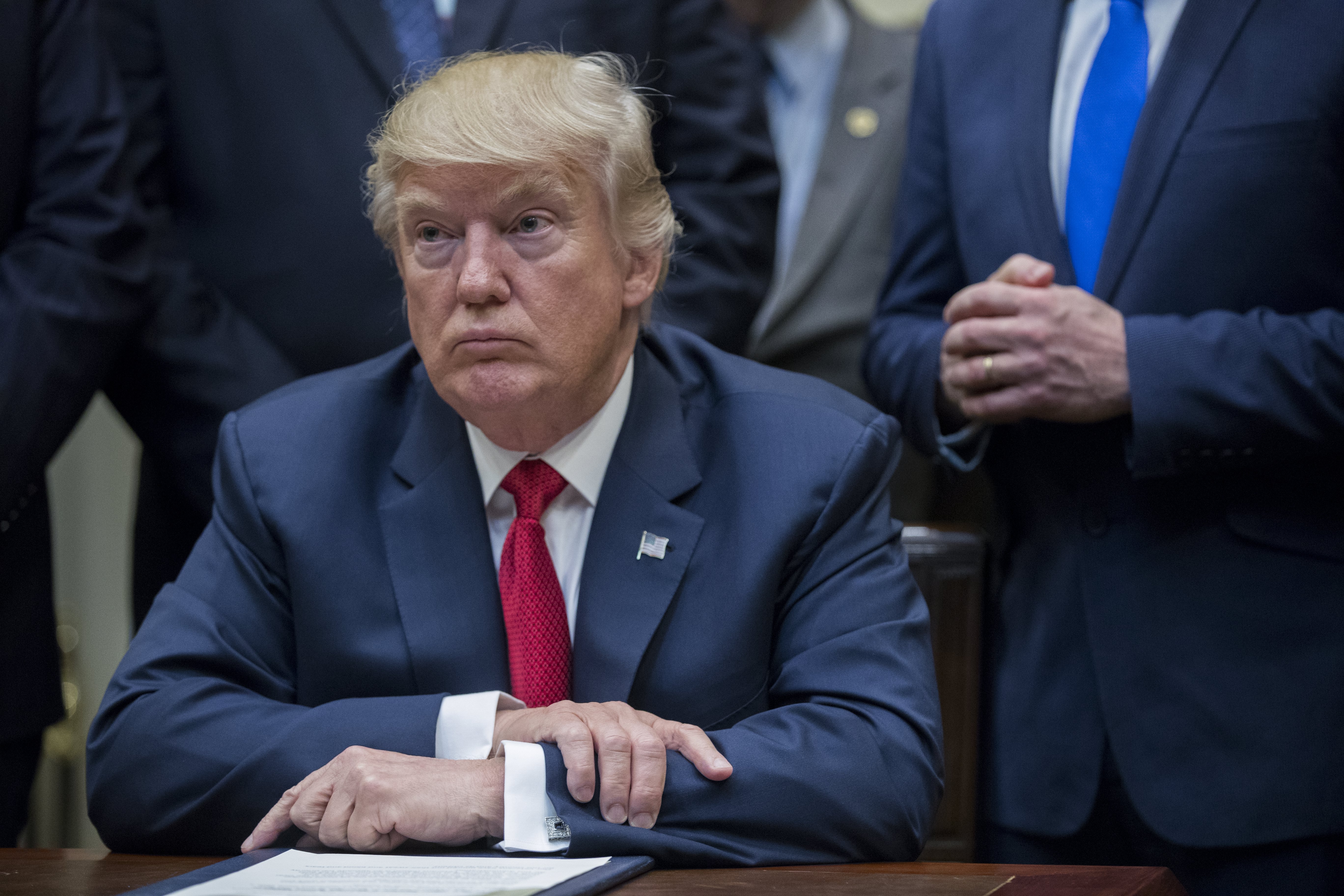 Ο Τραμπ επανεξετάζει την πυρηνική συμφωνία με το Ιράν