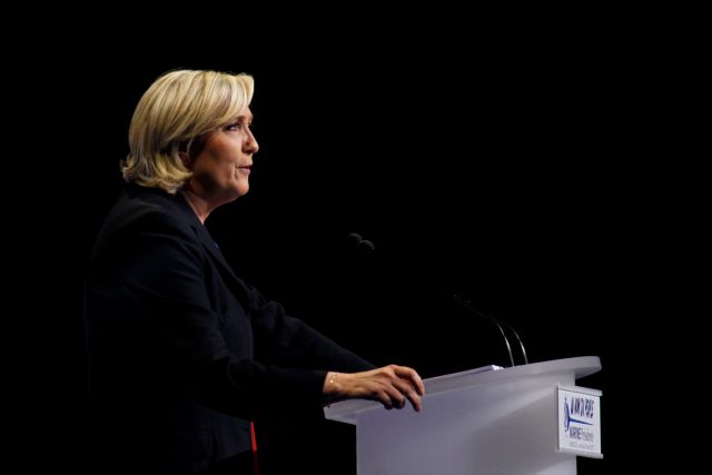 Ηγέτη εθνικιστικού κόμματος θα διόριζε πρωθυπουργό η Λεπέν