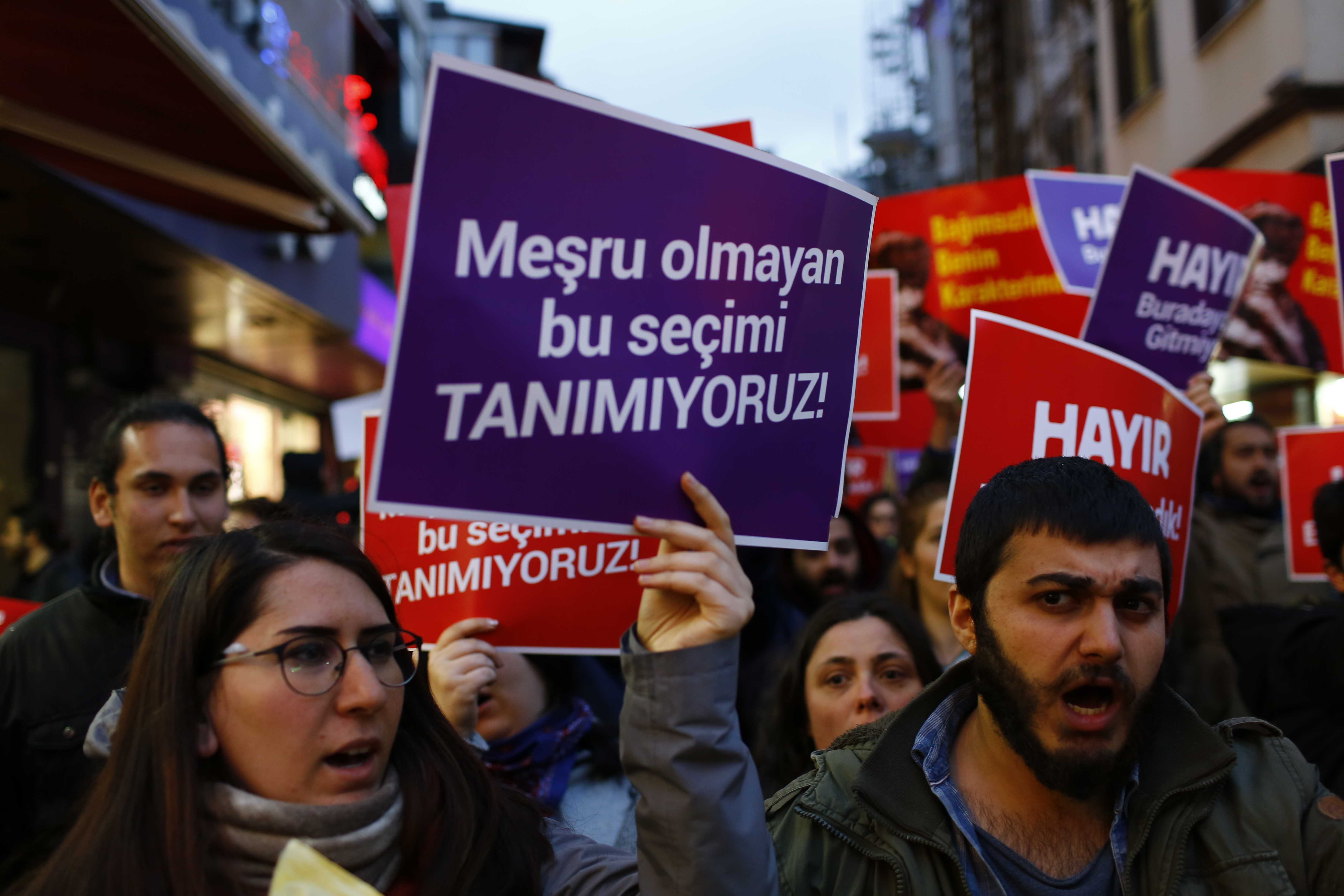 Η τουρκική αντιπολίτευση προσφεύγει στο ΣτΕ για τα ασφράγιστα ψηφοδέλτια