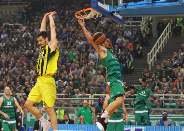 Στην κορυφή του Top-5 το κάρφωμα του Τζέιμς