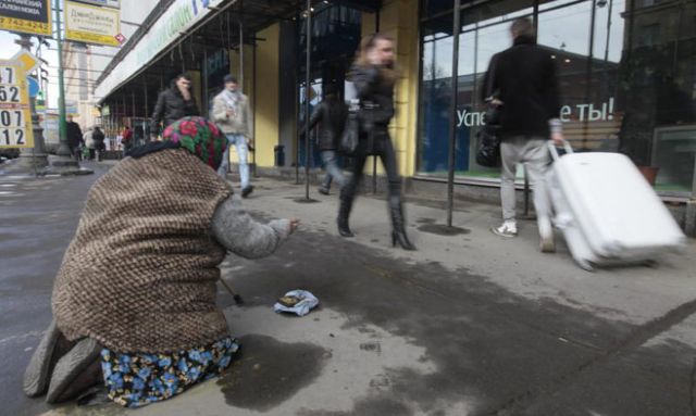 Ρωσία: Αυξήθηκαν οι δισεκατομμυριούχοι και οι πάμφτωχοι