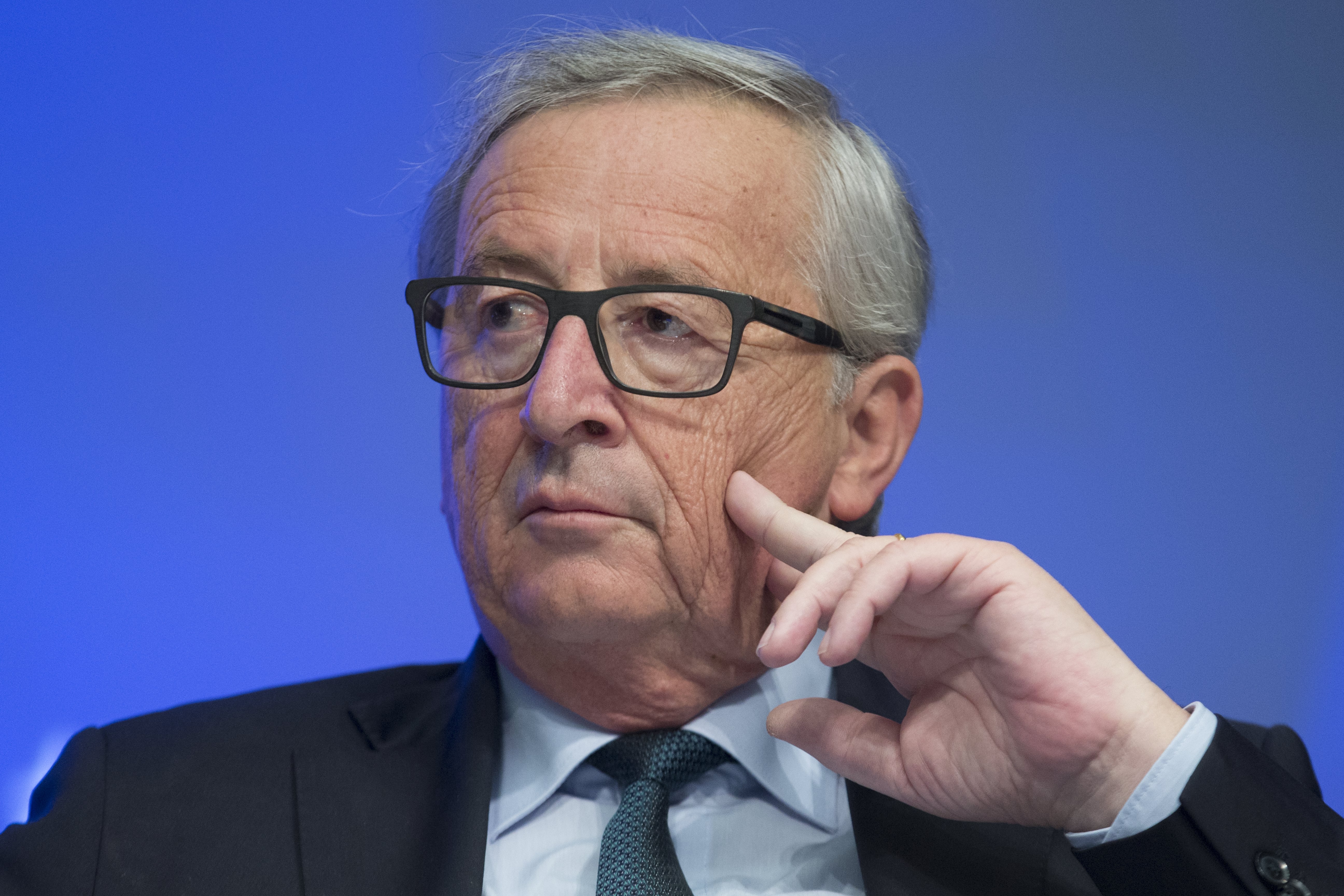 Γιούνκερ: Δεν μπορεί να ζητούνται άλλες περικοπές στις συντάξεις