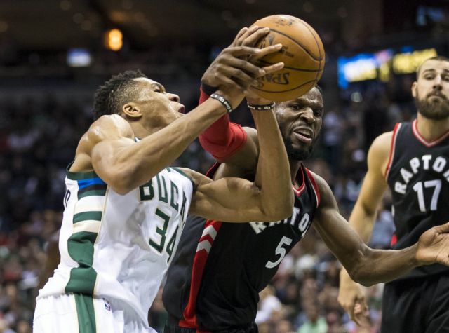 Σε κακή βραδιά ο Αντετοκούνμπο και οι Ράπτορς ισοφάρισαν 2-2 τους Μπακς