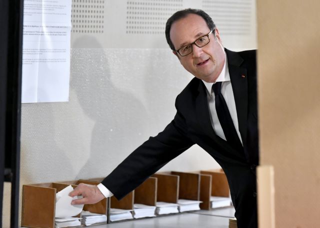 Γαλλία: Ψήφισαν οι 11 υποψήφιοι, μήνυμα Ολάντ υπέρ της Δημοκρατίας