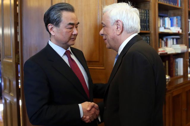 Συναντήσεις Παυλόπουλου και Τσίπρα με τον υπουργό Εξωτερικών της Κίνας