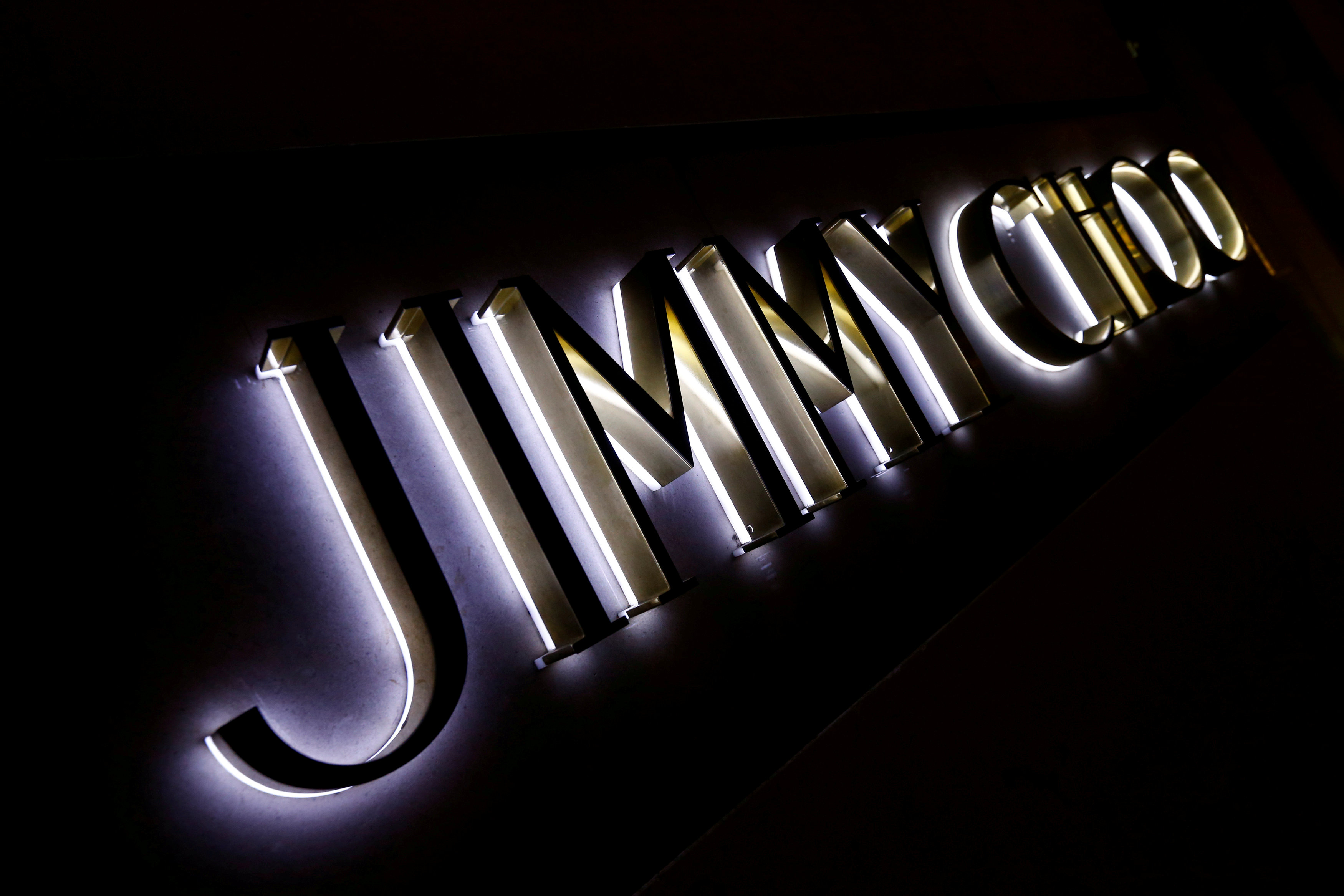 Jimmy Choo: Οικονομικές δυσκολίες οδηγούν σε αναζήτηση επενδυτή
