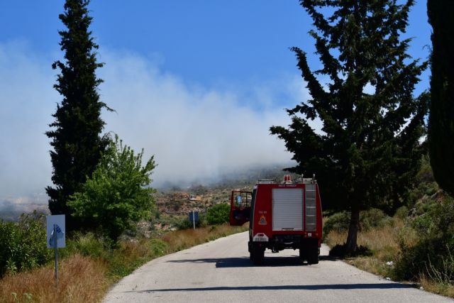 Πάτρα: Υπό μερικό έλεγχο η πυρκαγιά στην Πούντα Αιγιαλείας