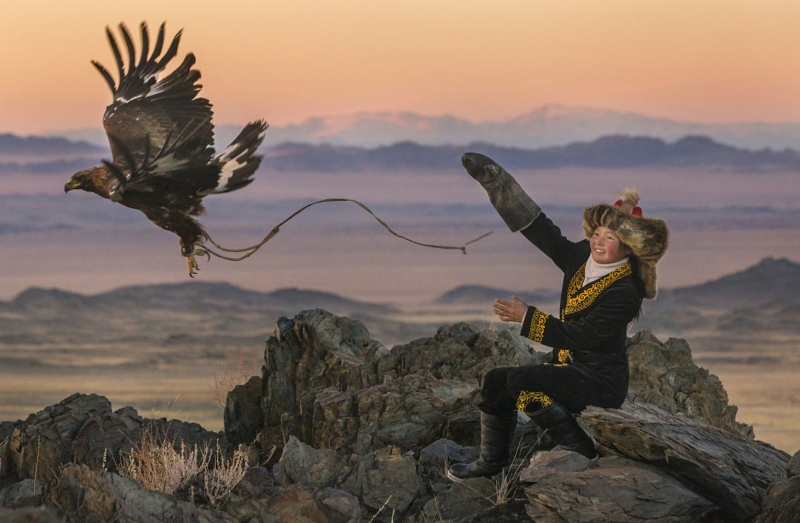 Αϊσολπάν: η 13χρονη κυνηγός αετών από τη Μογγολία στο in.gr