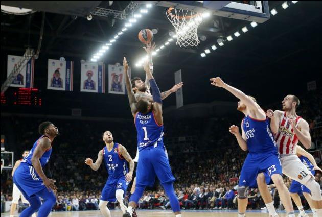 Μόνο νίκη θέλει ο Ολυμπιακός για να μείνει «ζωντανός»