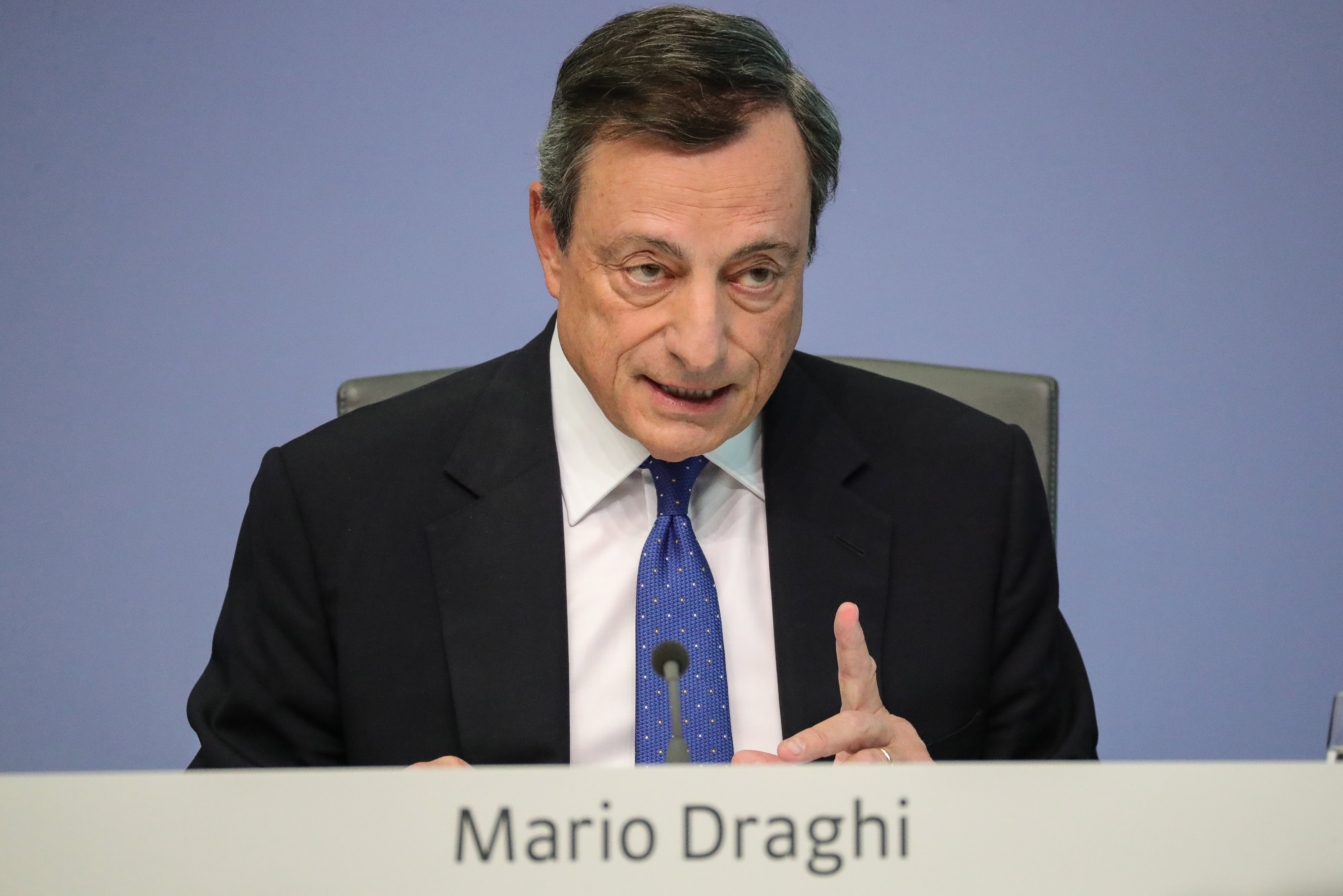 Ντράγκι: Το QE θα συνεχιστεί τουλάχιστον έως τον Δεκέμβριο