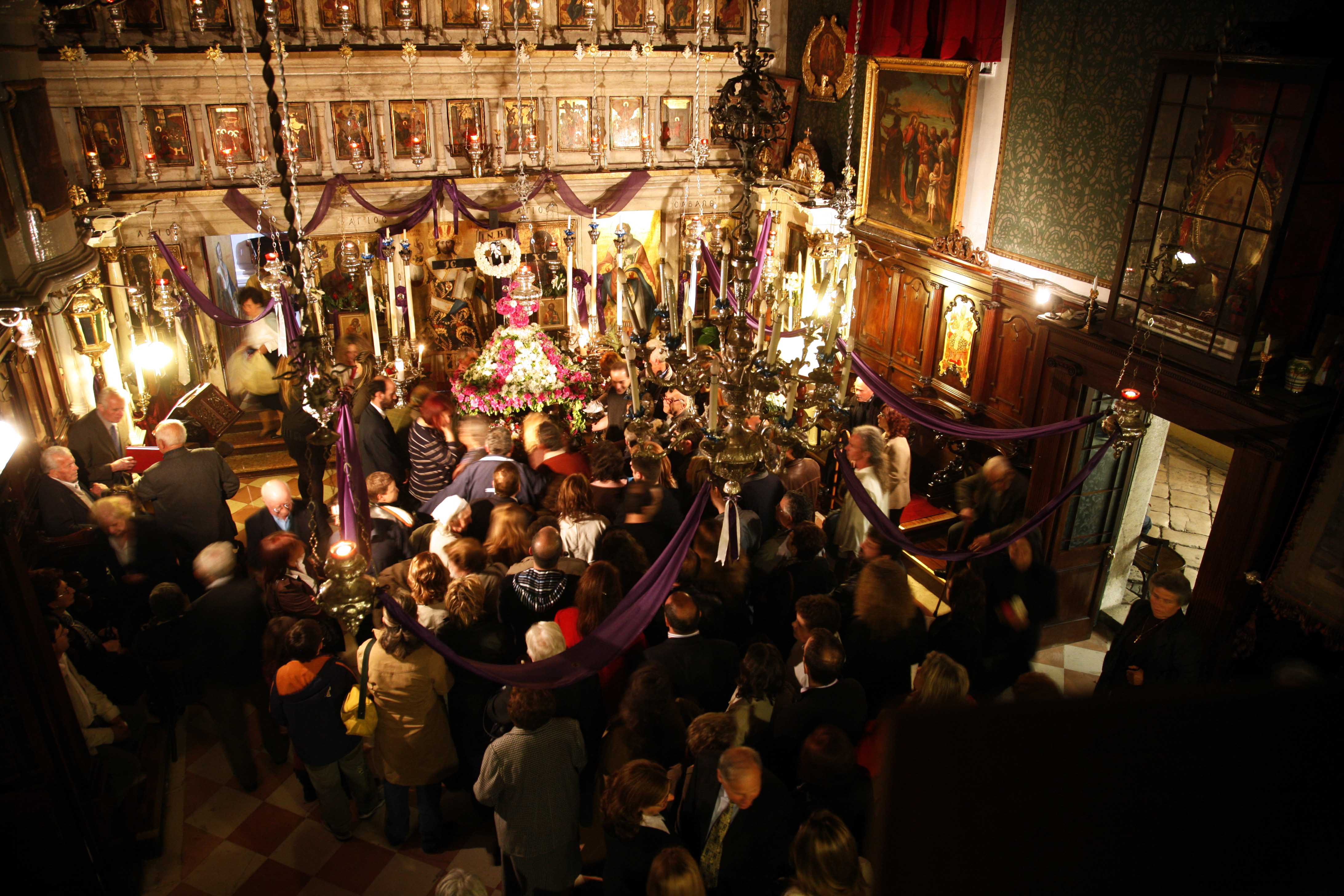 Μ.Παρασκευή στην Κέρκυρα: Η δωδεκάωρη περιφορά των Επιταφίων