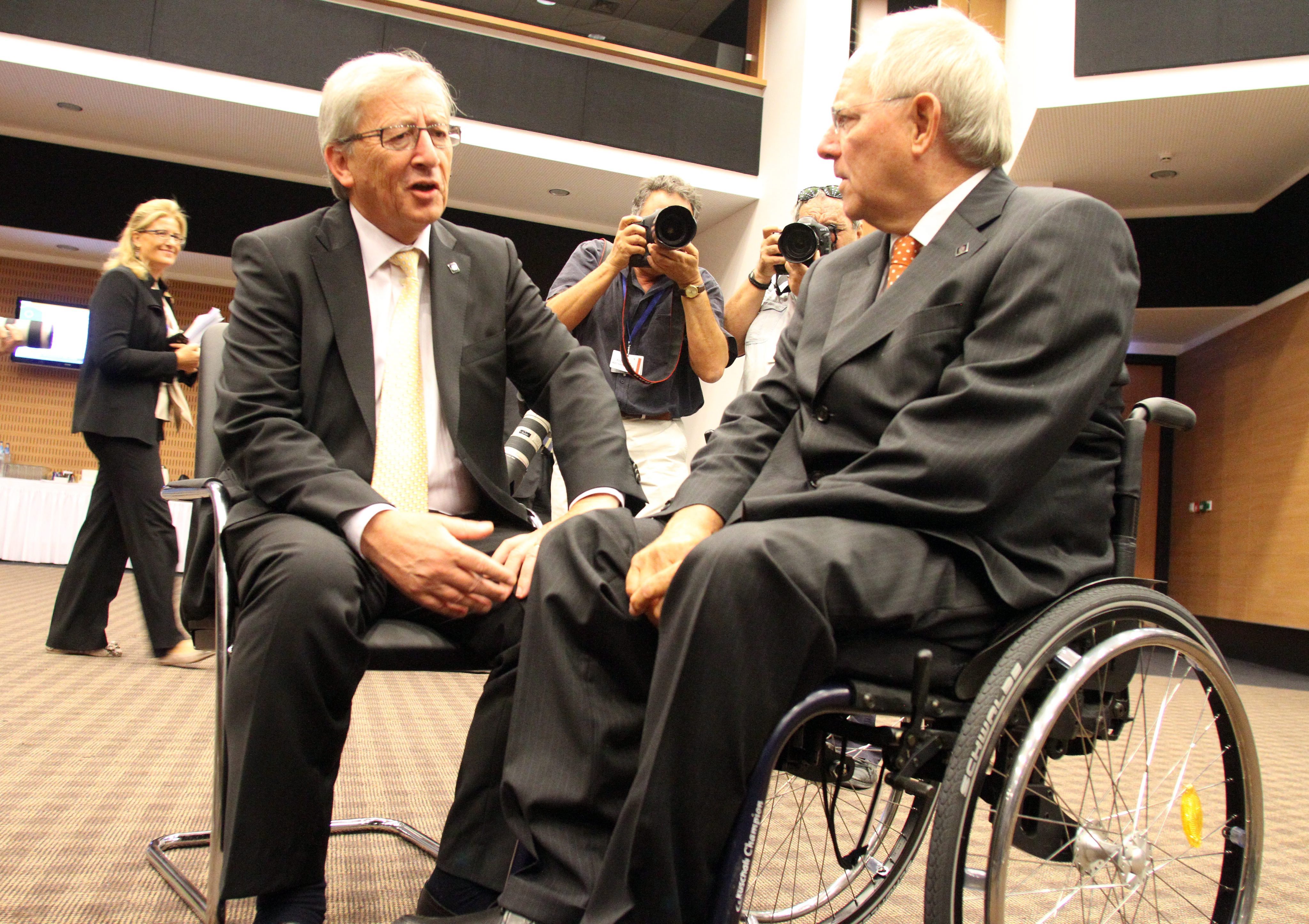 Συνάντηση Γιούνκερ – Σόιμπλε την Τετάρτη στο Βερολίνο