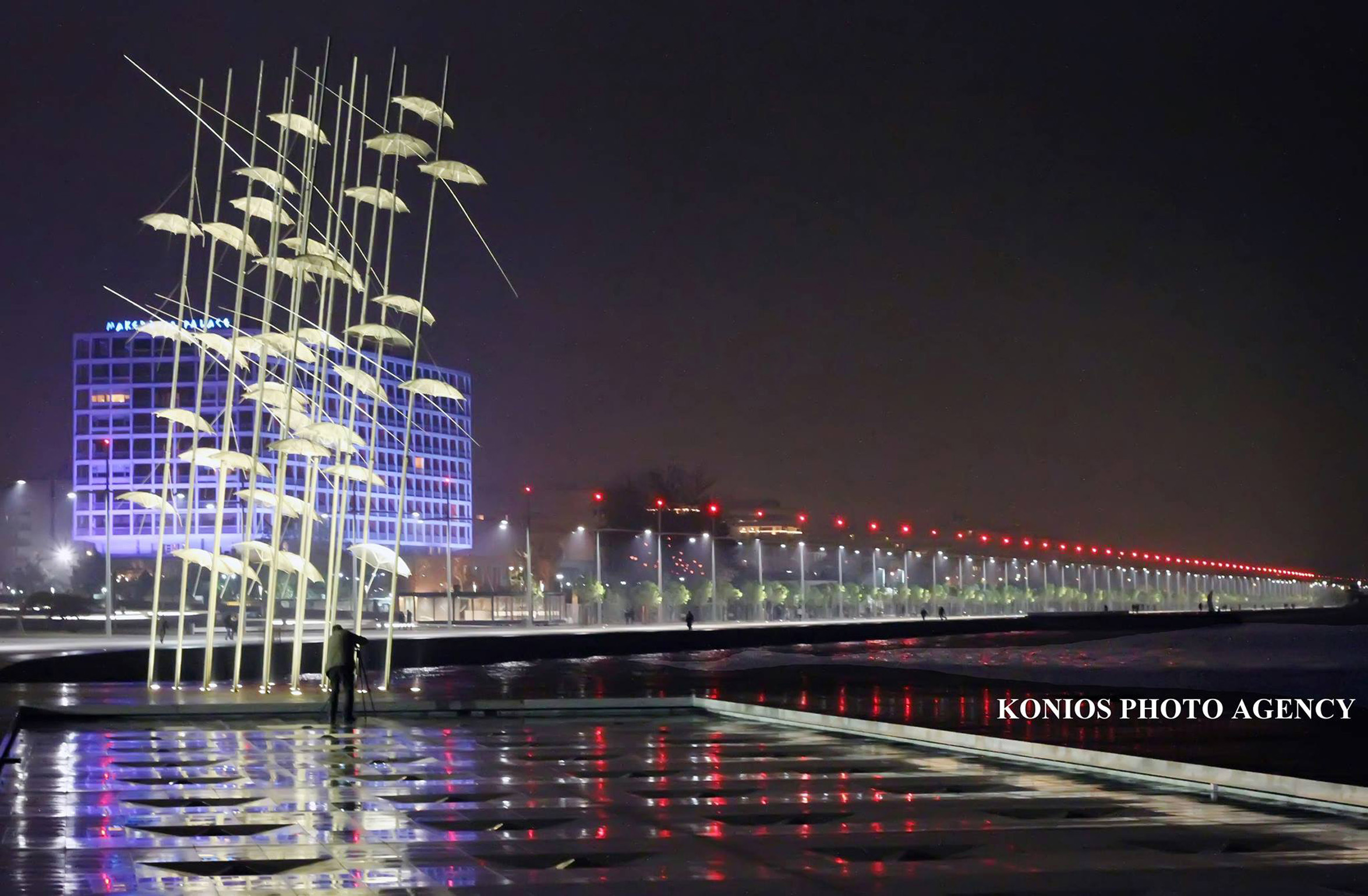 Δημόσια κτίρια και μνημεία γίνονται μωβ με αφορμή Παγκόσμια Ημέρα ΙΦΝΕ