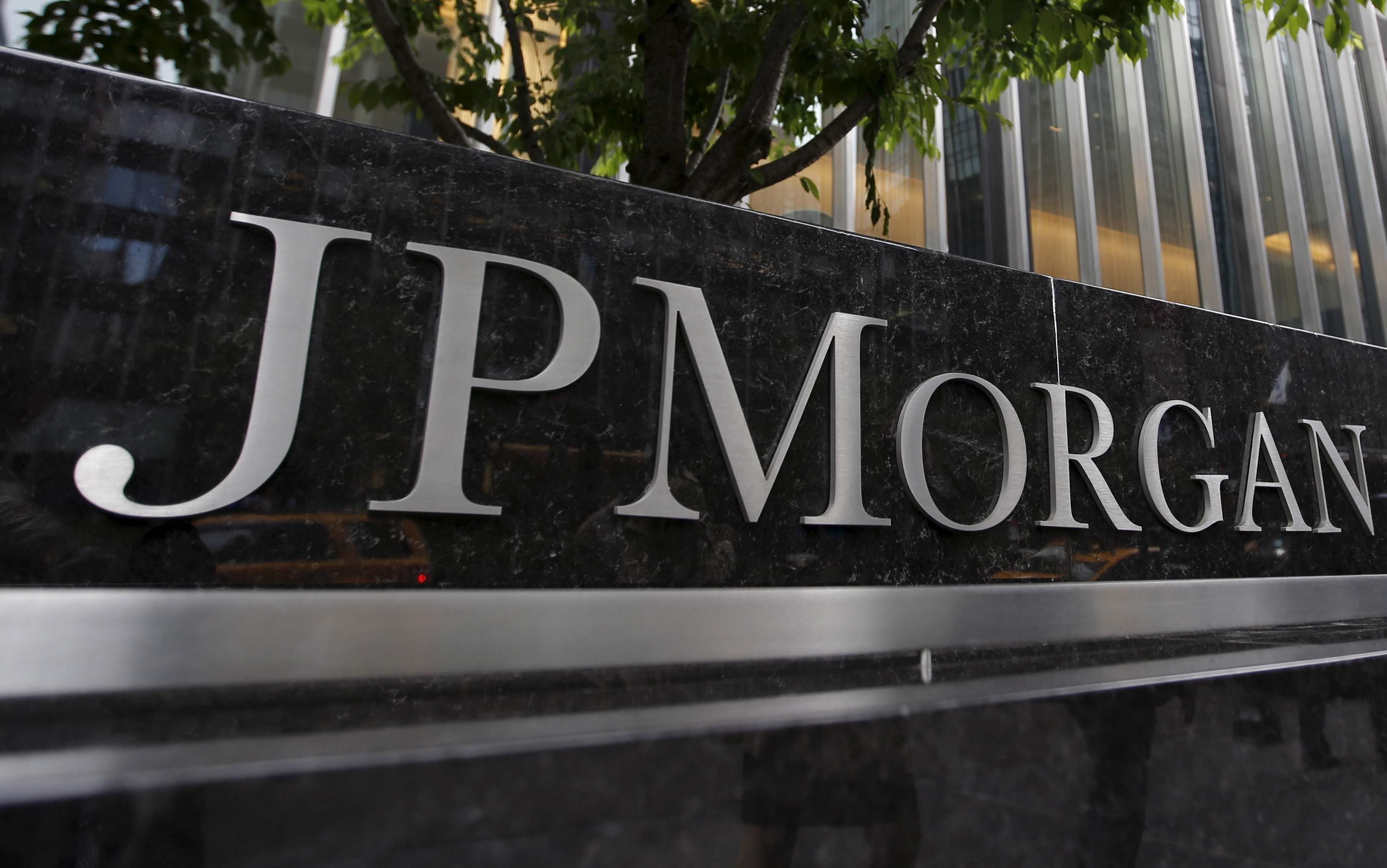 Εκατοντάδες υπαλλήλους μεταφέρει η JPMorgan στην Ευρώπη λόγω Brexit