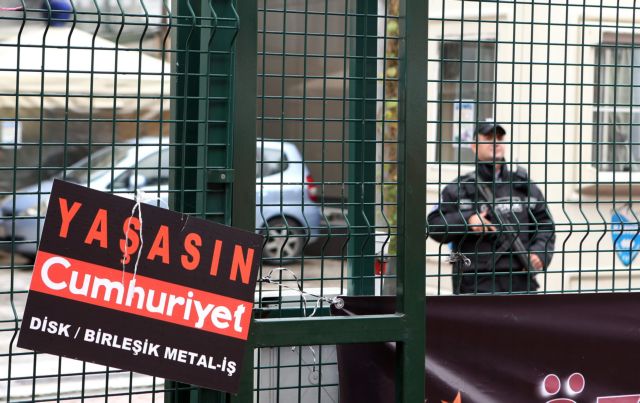 Τουρκία: Υπό κράτηση ο διευθυντής της ηλεκτρονικής έκδοσης της Cumhuriyet