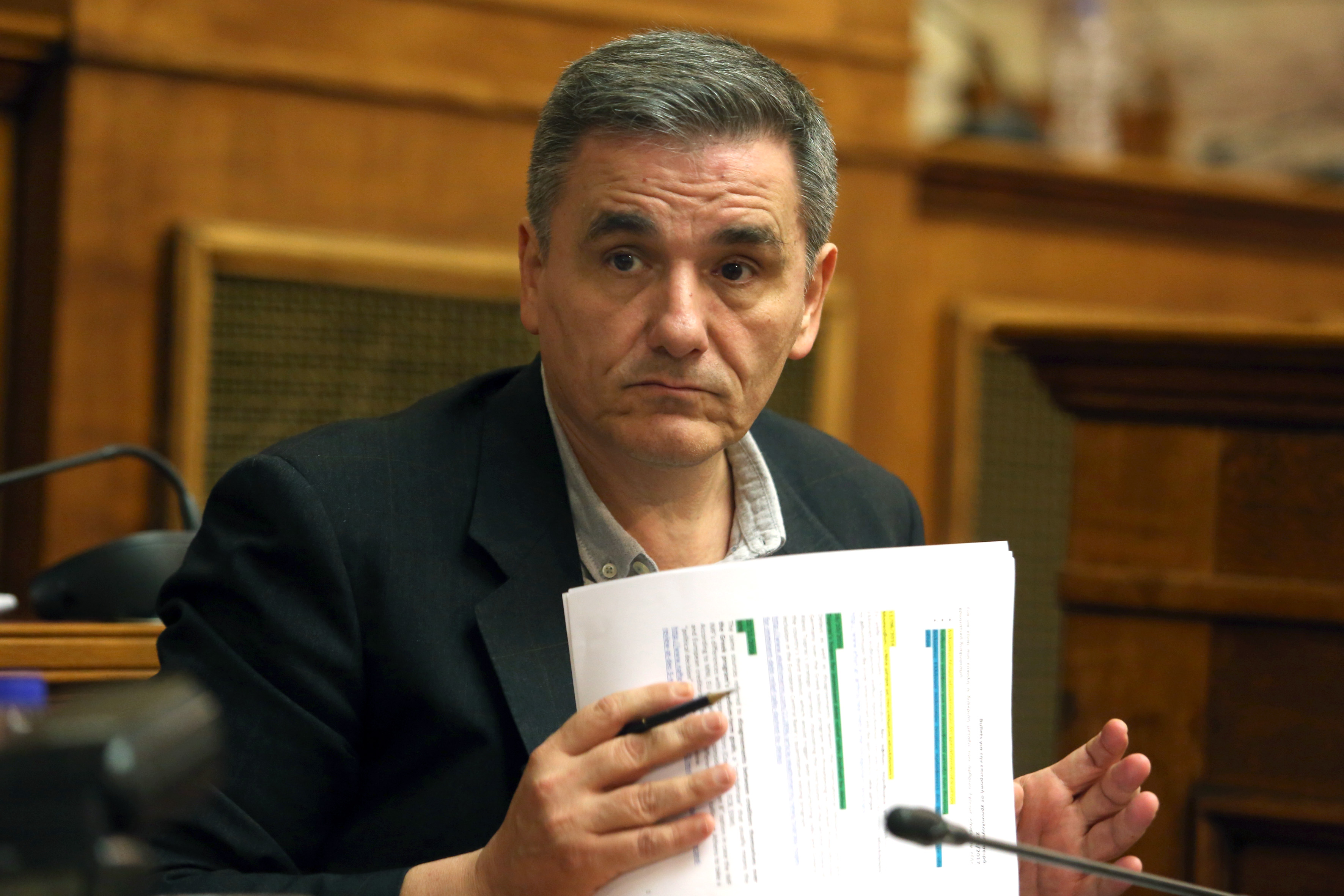 Στη Βουλή η συμφωνία, ενώ συνεχίζεται η ενημέρωση των βουλευτών