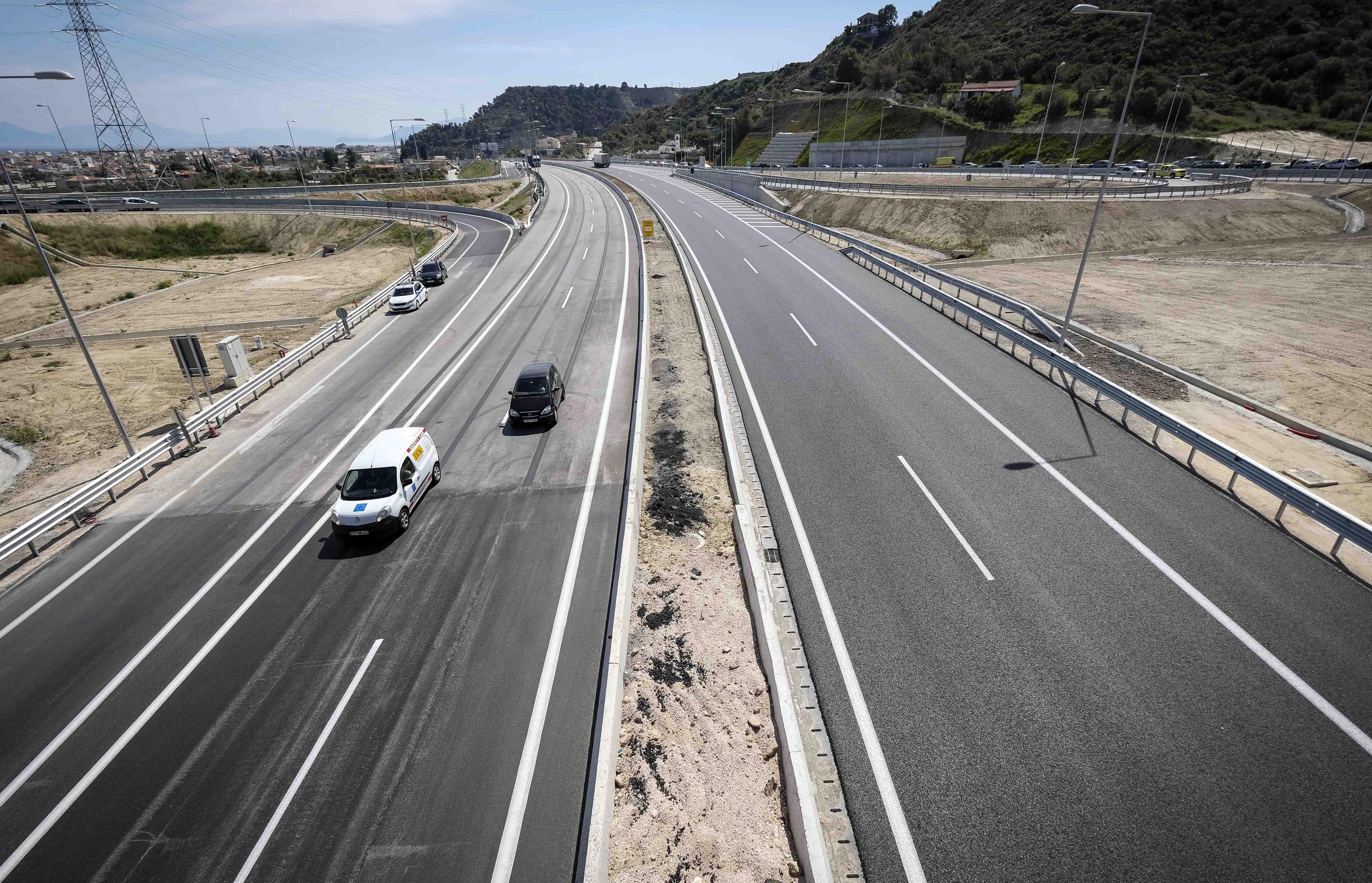 Ξανακλείνει για ασφαλτόστρωση η Κορίνθου-Πατρών