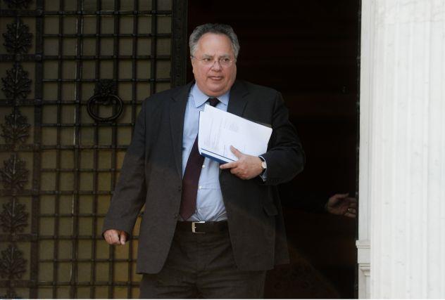 Πρόσκληση Κοτζιά στον Γάλλο ομόλογό του να επισκεφθεί την Αθήνα